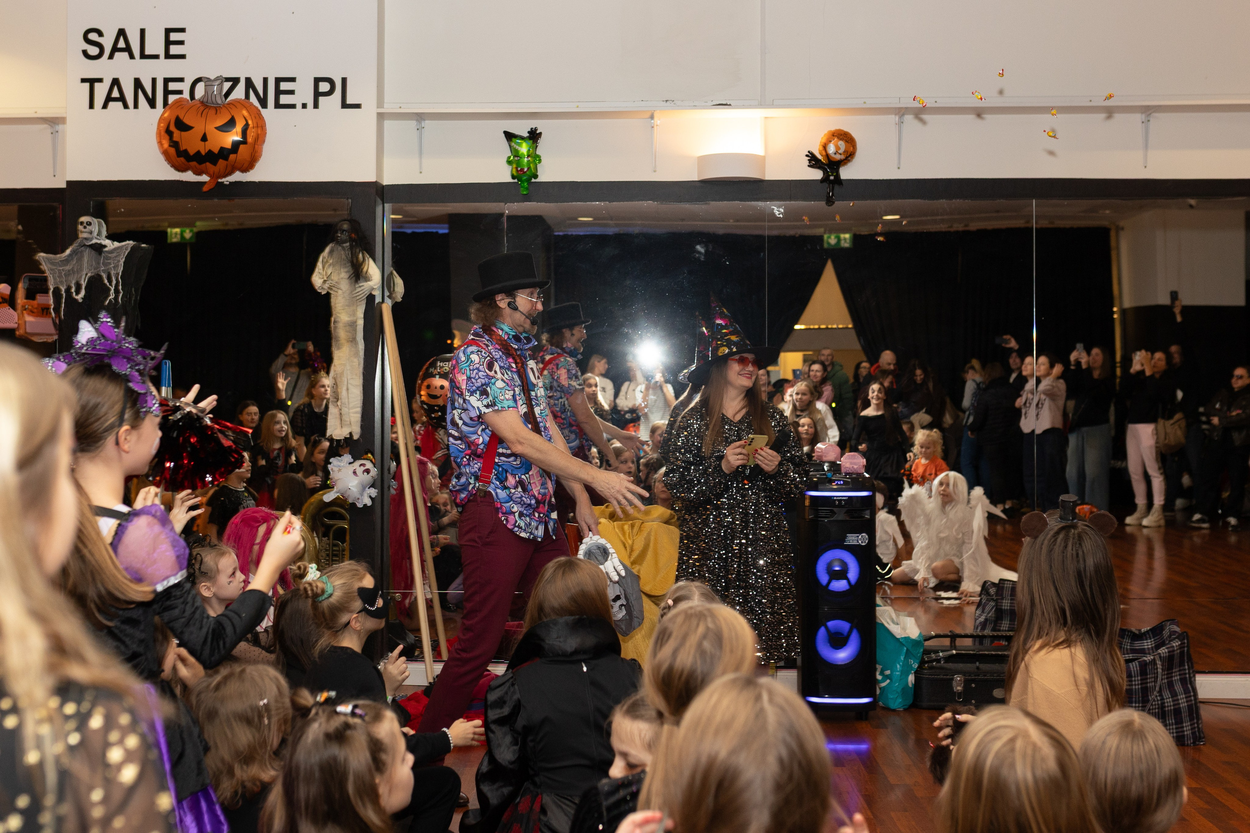 Leo dance studio Helloween 2025. Семейный и детский фотограф в Варшаве Мила Бобровская