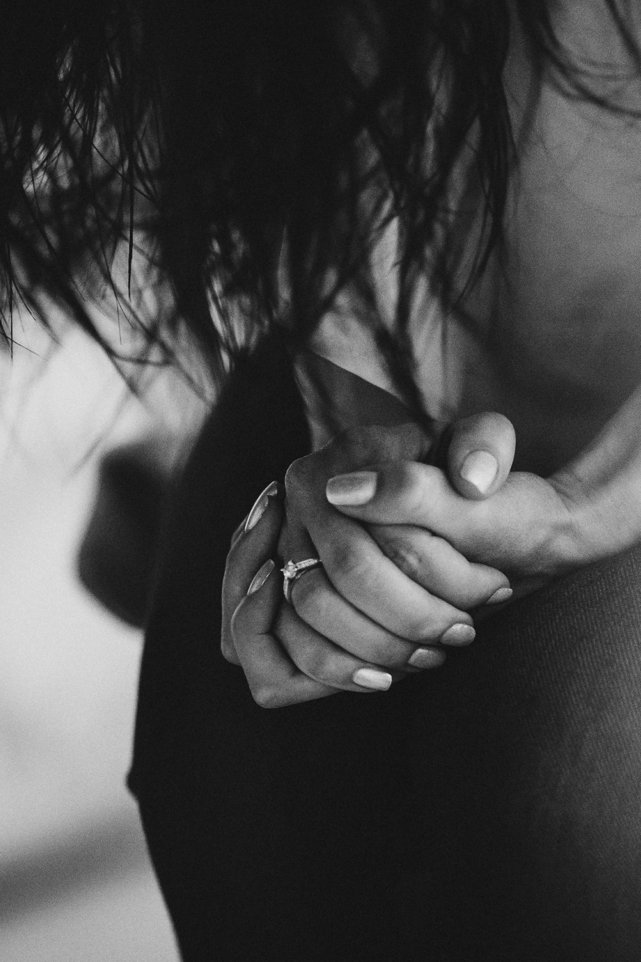 фото руки волосы кольцо свадьба чёрно-белая невеста красивые фотки Фотограф в Ирландии