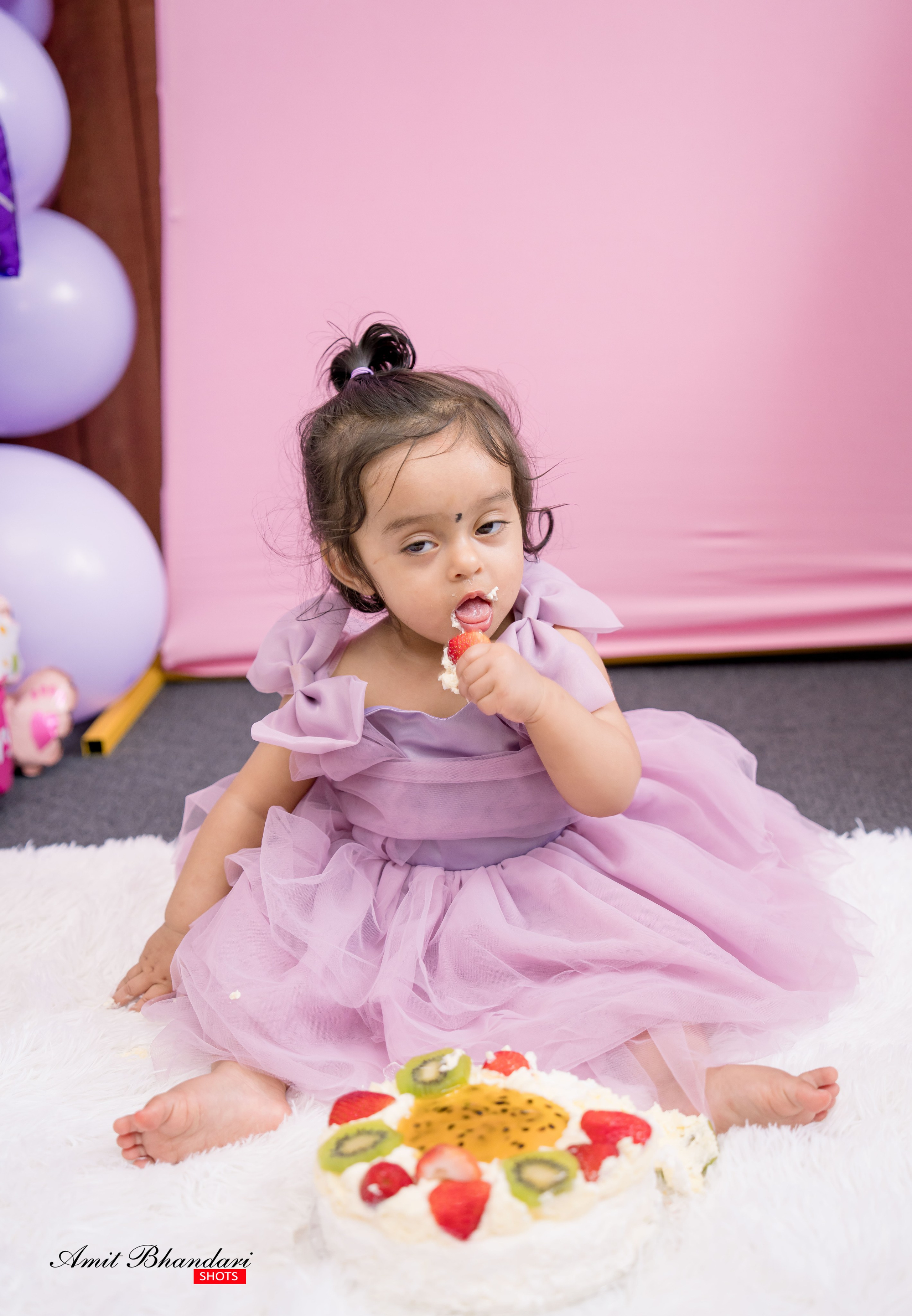 Yuhana’s Cake Smash Session. Freelance Photographer in Newcastle & Central Coast