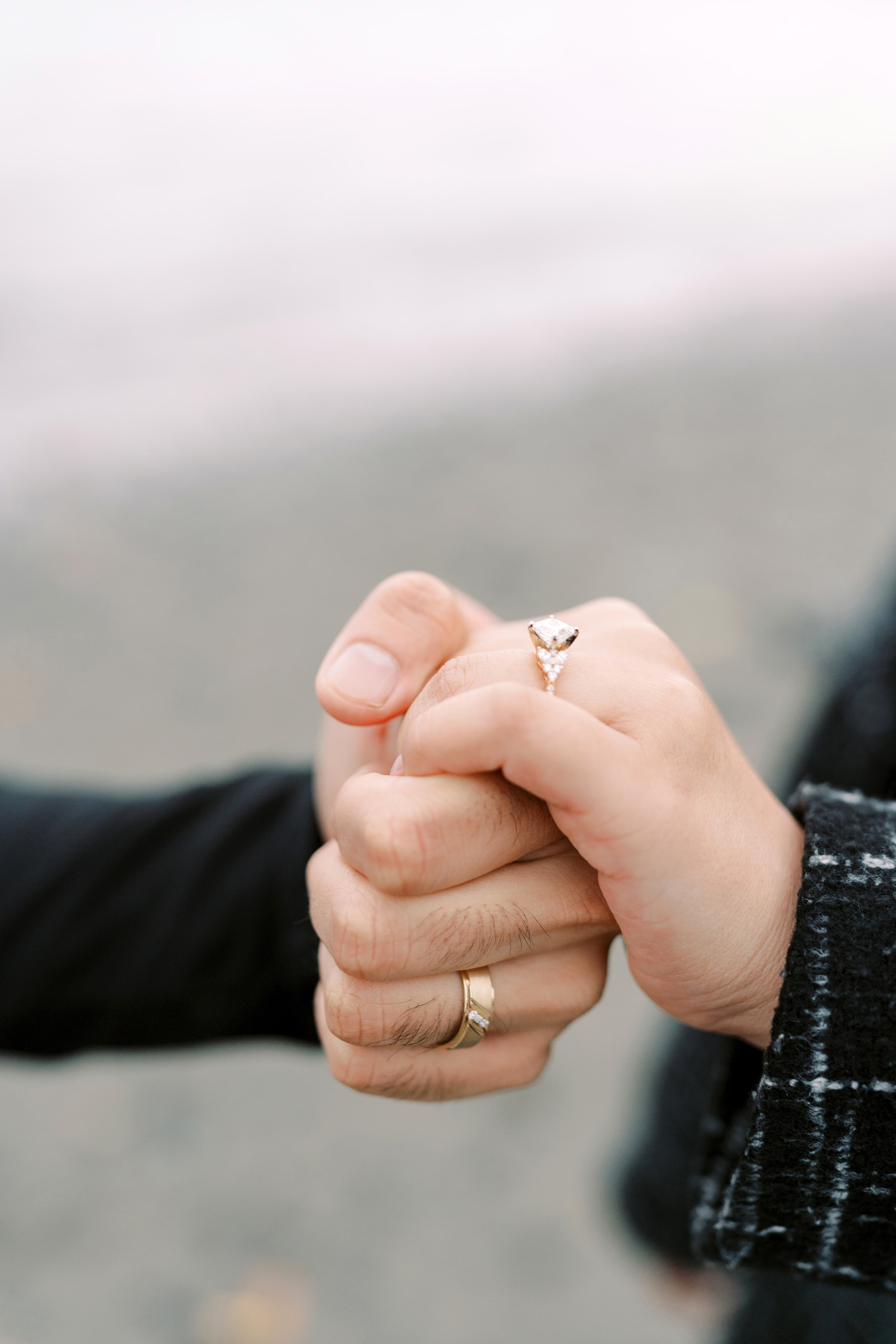 Proposal. December 2024. Alki Point Lighthouse, Washington state. EVAN ARISTOV WEDDING PHOTOGRAPHY — Seattle Wedding Photographer