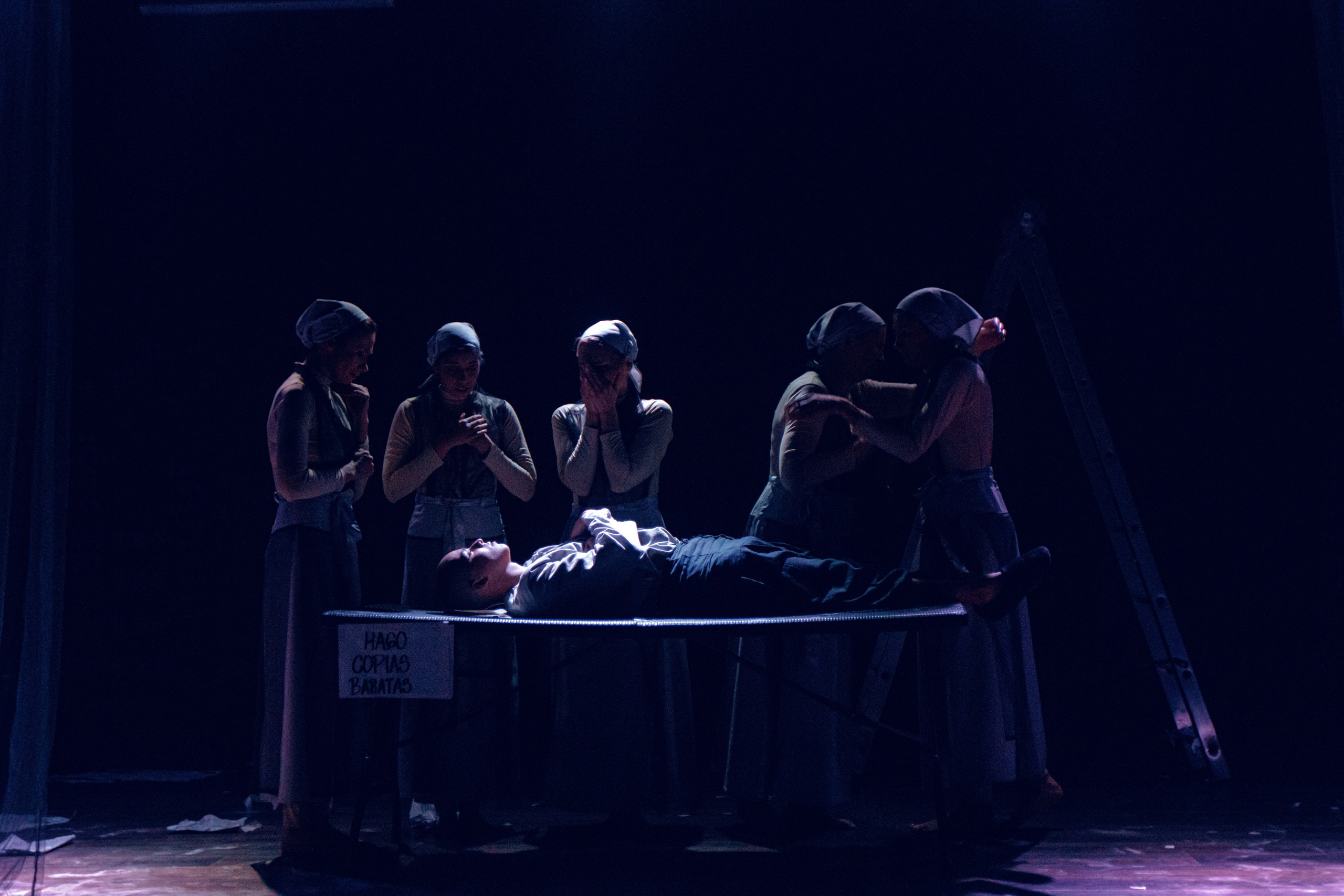 Fotos de la representación teatral en Valencia. Fotógrafo de retrato, familia y reportajes en Valencia | España | Europa Vitalii Lumier