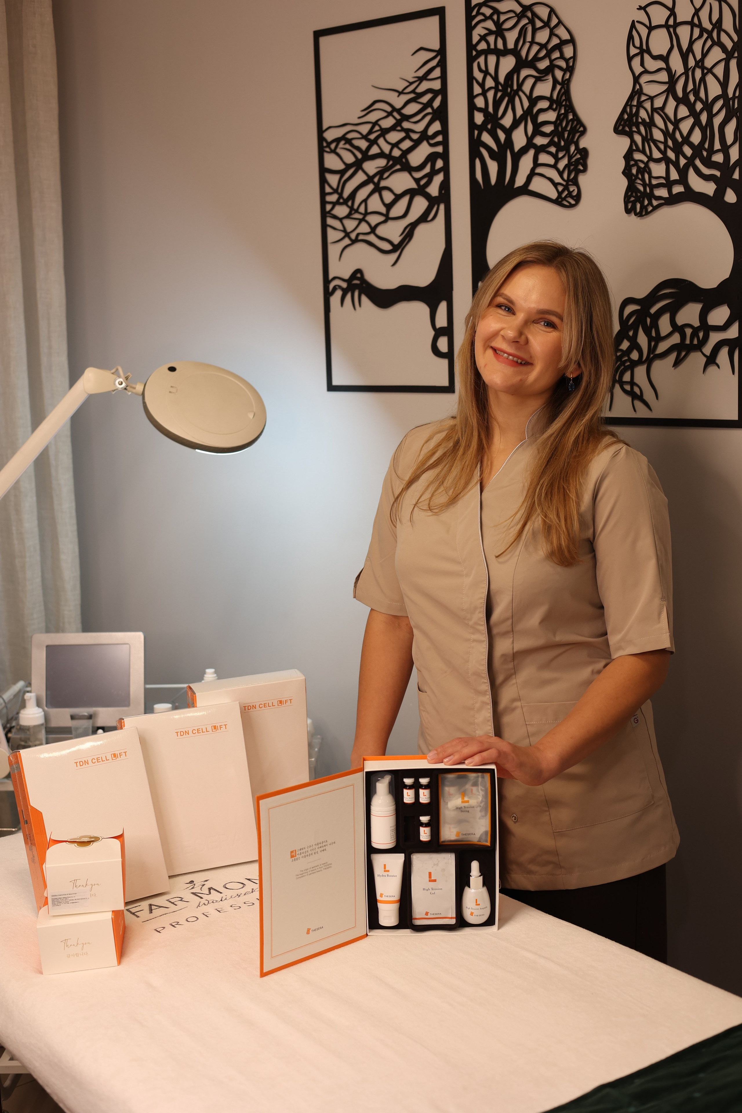 COSMETOLOGIST — Diana. Main