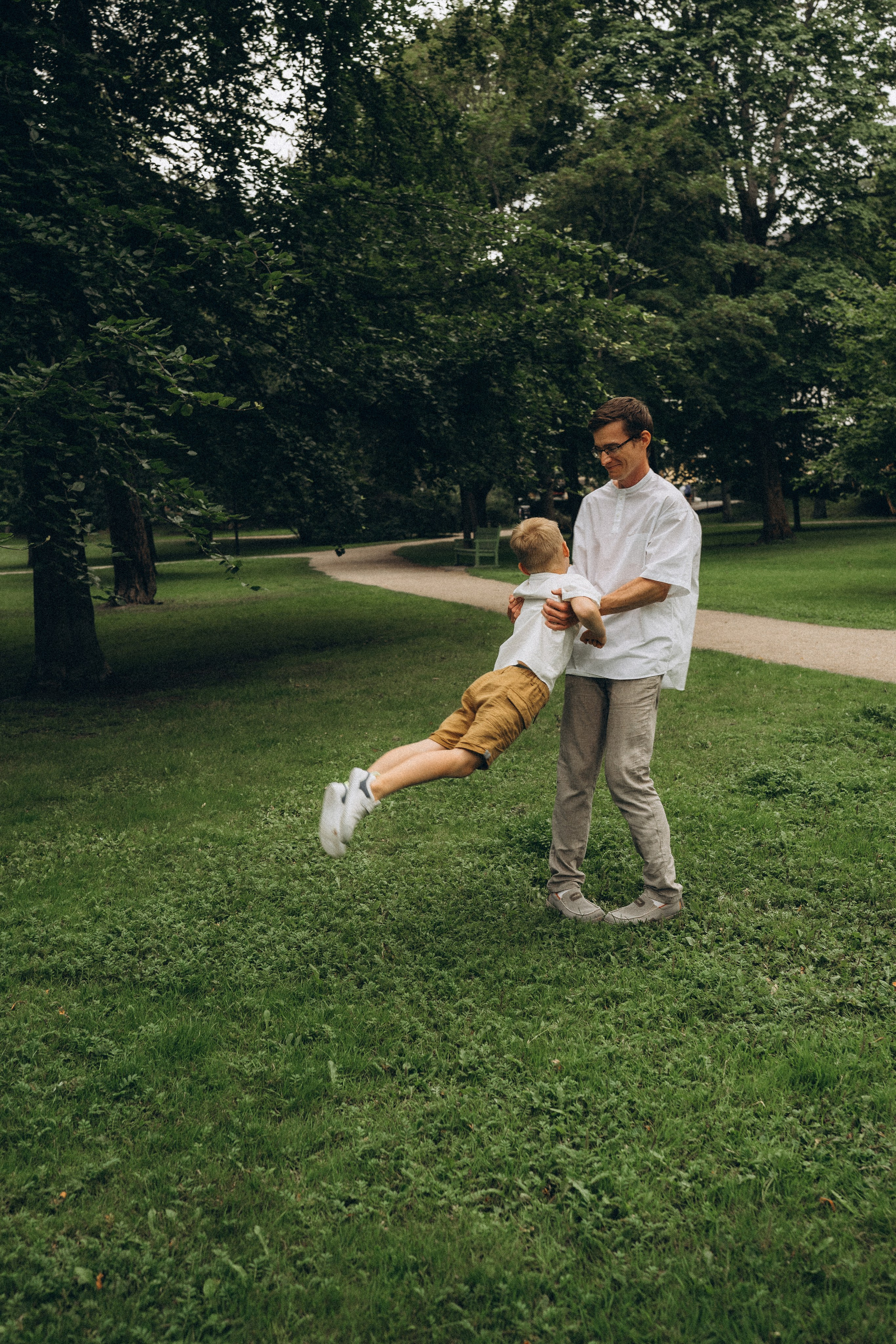 Kaivopuisto. Wedding and potrait photographer in Helsinki Vickan O