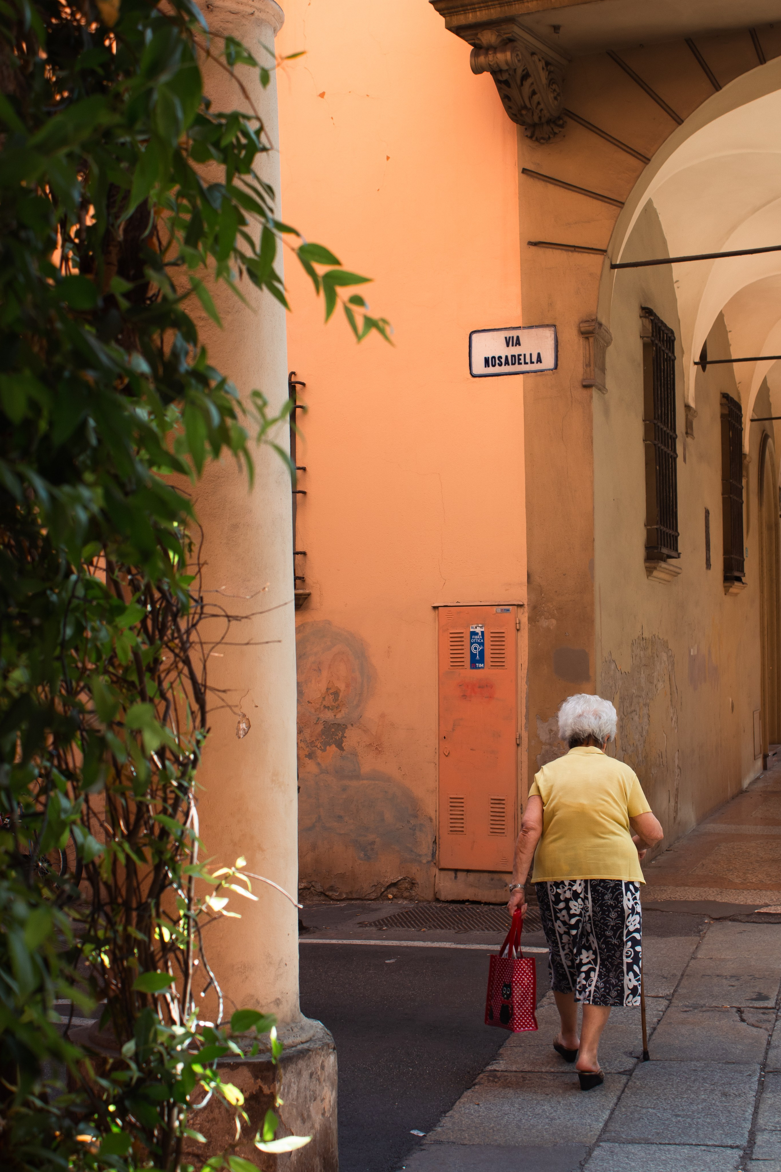 Italy. Look Around You