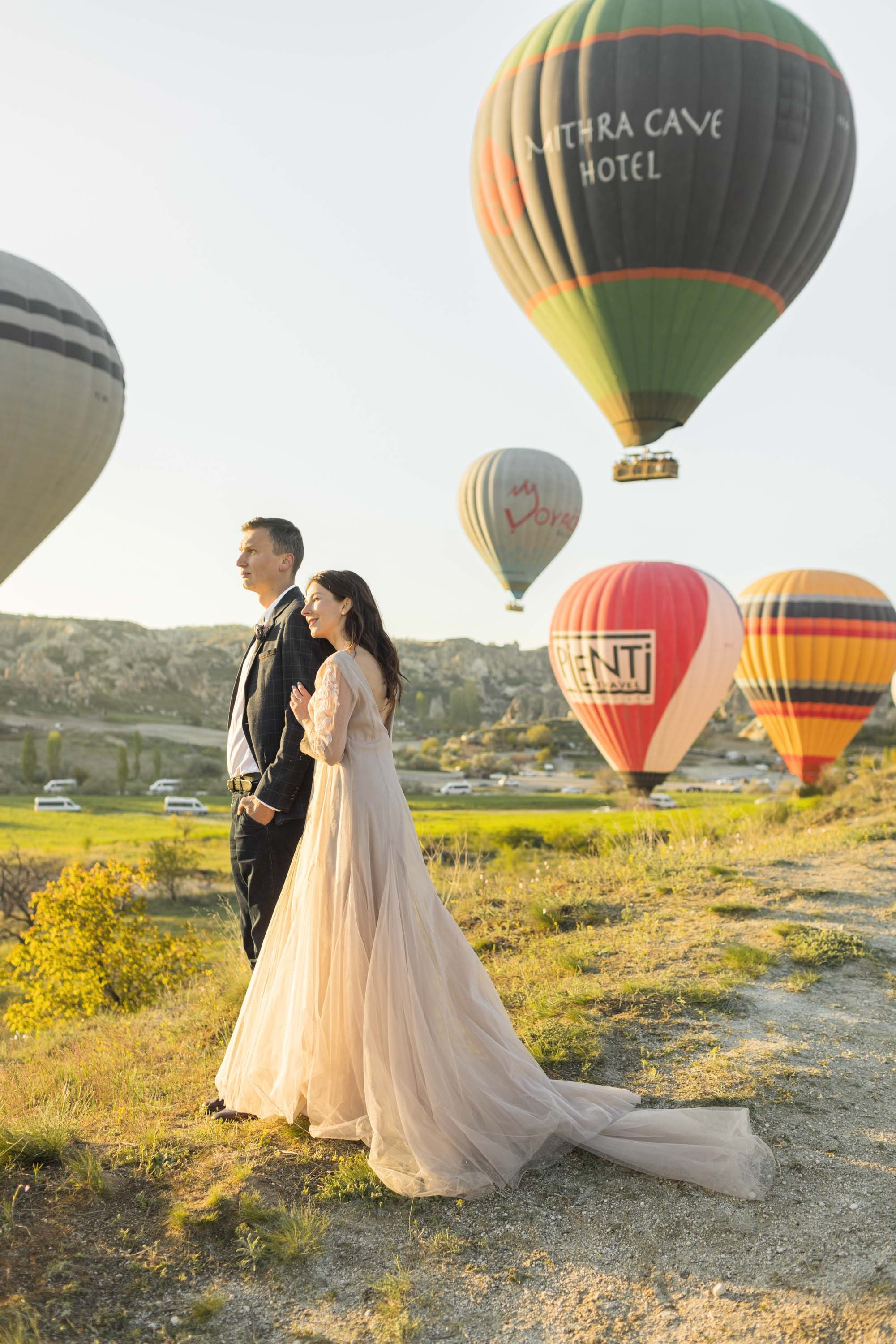 Magical Wedding Photoshoot in Cappadocia: Balloons, Caves, and Valleys. Julia Ganch I Fashion Wedding Photography I Cappadocia Turkey