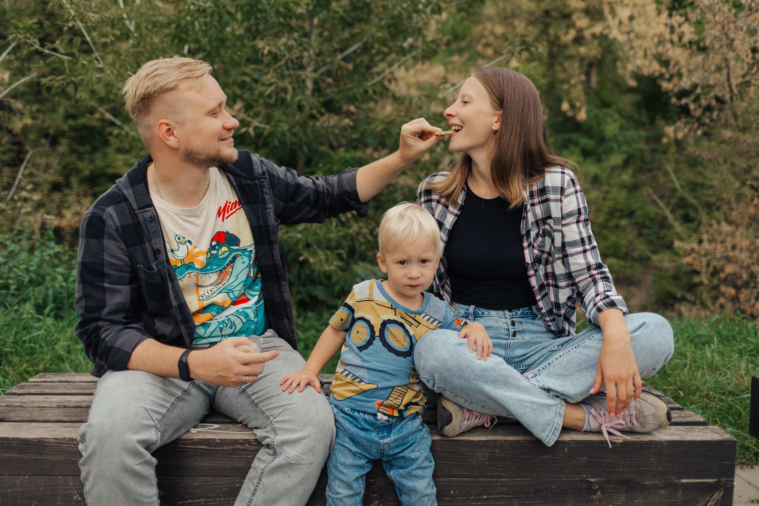 Along the streets of Vilnius in lifestyle style. Family photographer in Vilnuis Svetlana Naumova