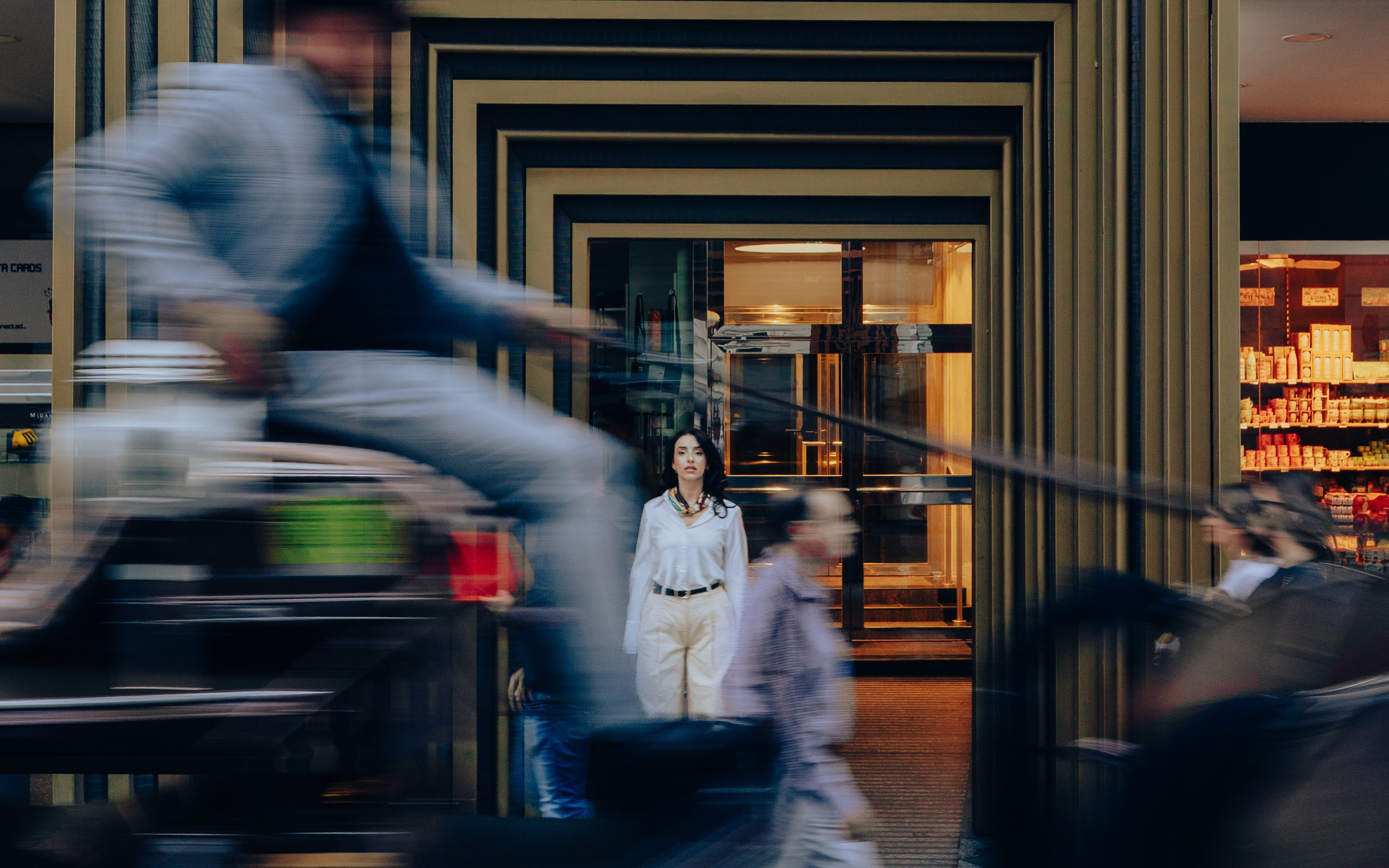 Woman standing still while Vienna moves around her