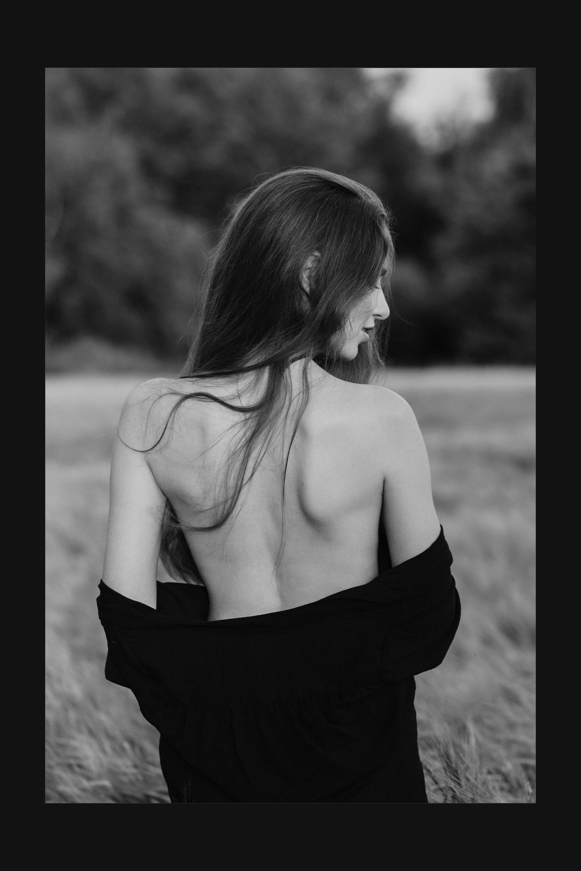 Sensualna sesja kobieca. Kobieca sesja portretowa w plenerze. Fotograf Warszawa. Фотосессия Варшава.