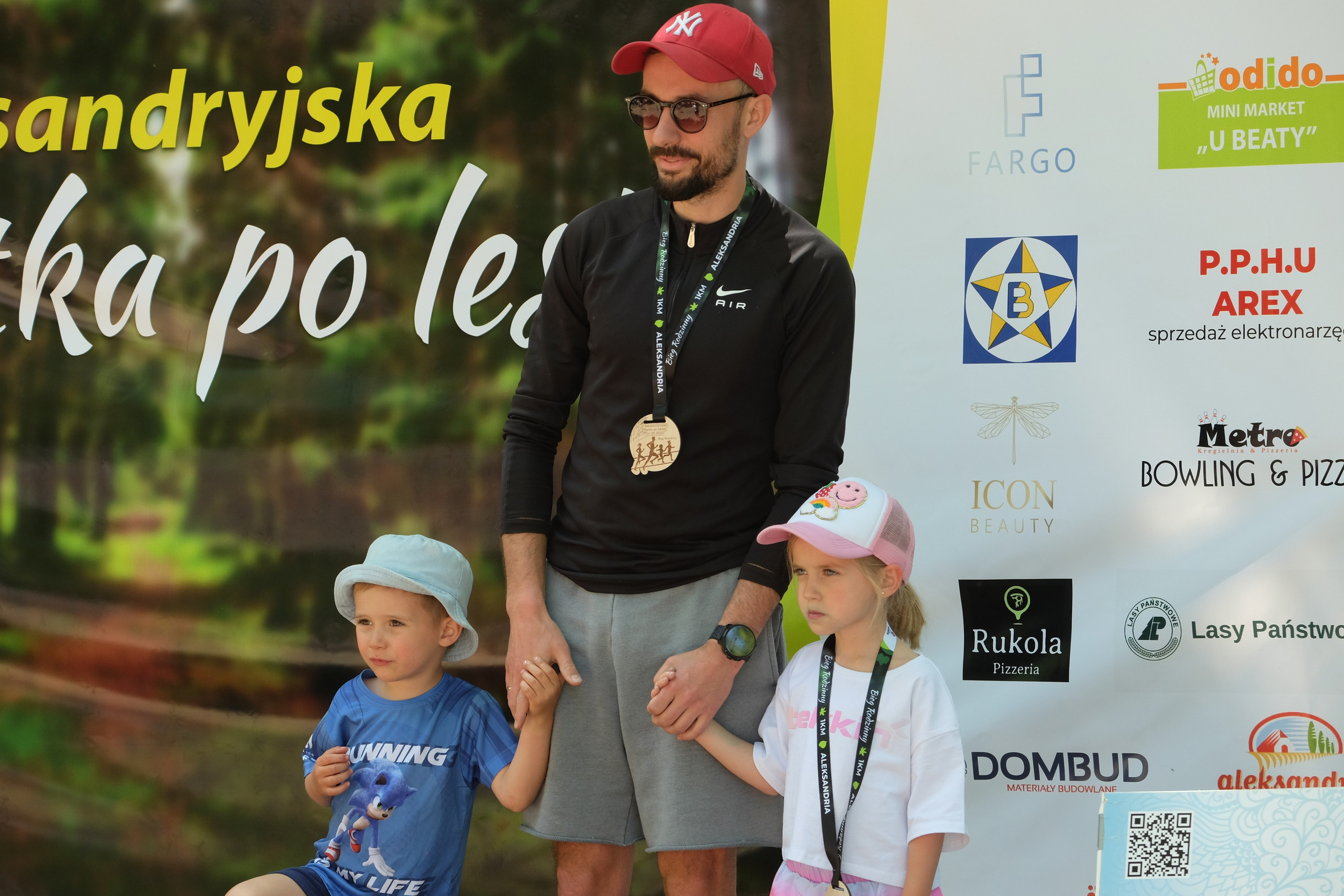 Aleksandryjska Piątka po lesie. Main