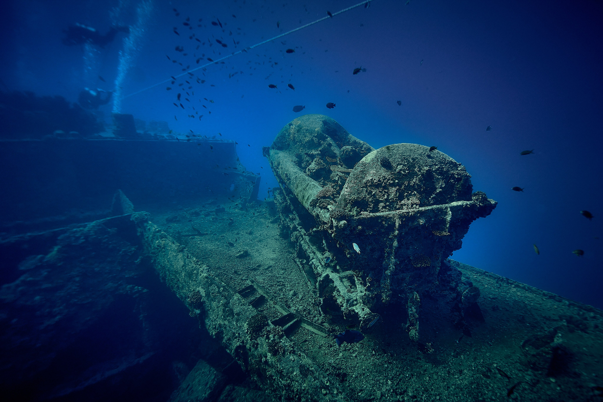 Underwater photographer Andriej Szypilow - photos of the mysterious SS Thistlegorm - sunken ship in the red sea