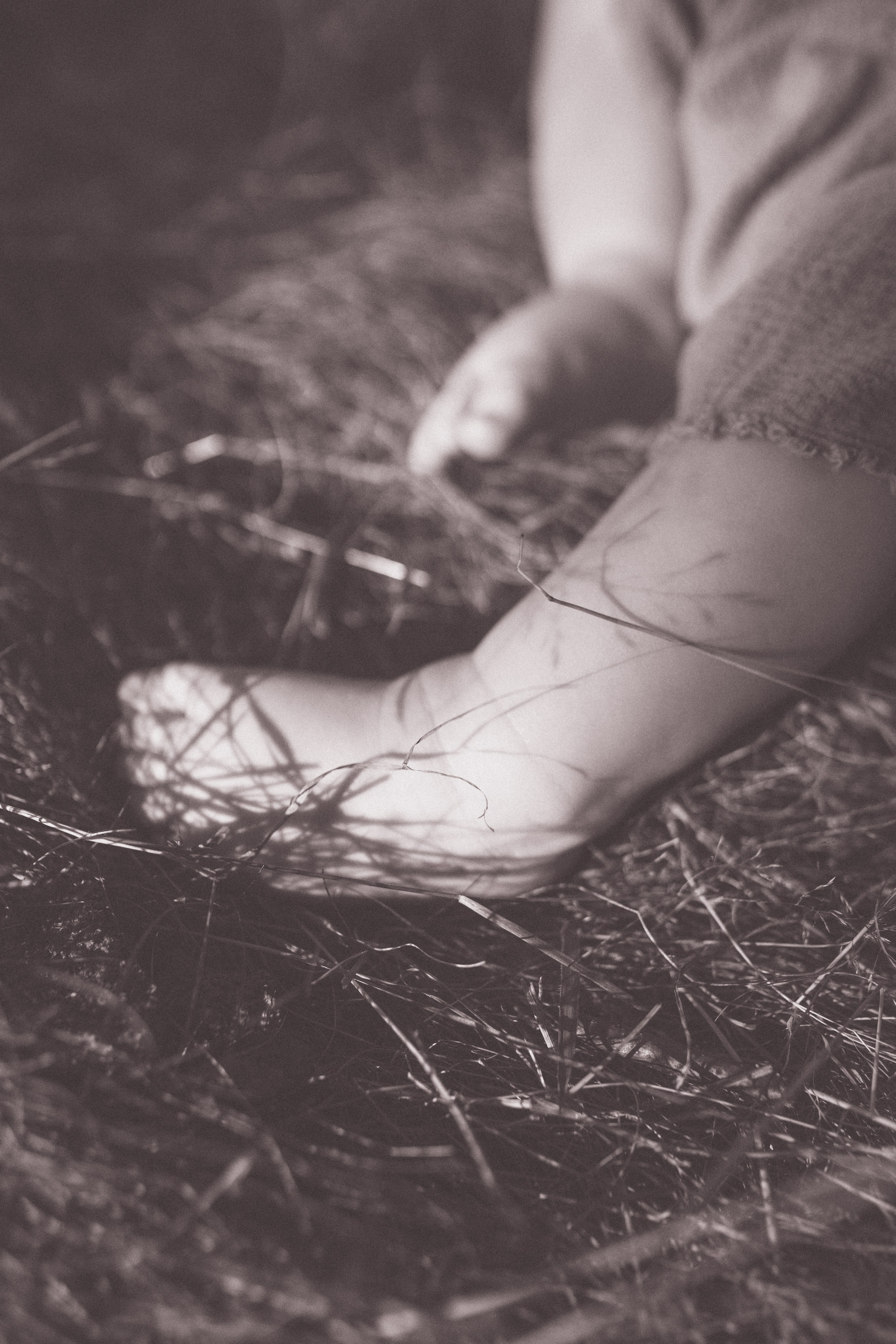 Mother Earth: Proiect de Fotografie Maternitate | Mădălina Beda. Madalina Beda- Artist vizual, fotograf, doula la nastere, consultant babywearing Brasov si in toata tara