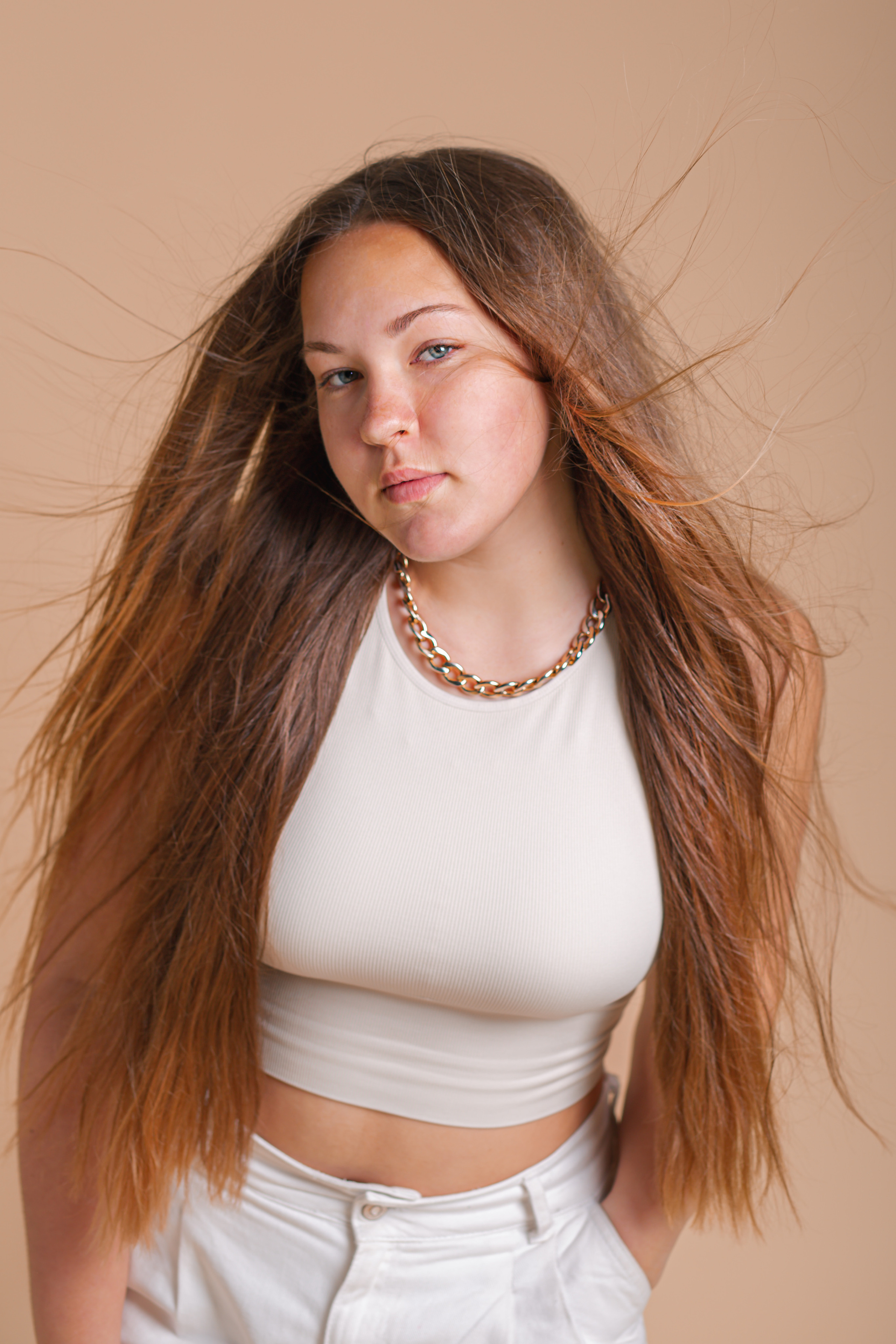 Снимки в студио, предметна  и продуктова фотография. Фотограф Бургас. Фотосесии в студио и на открито, портрети, заснемане