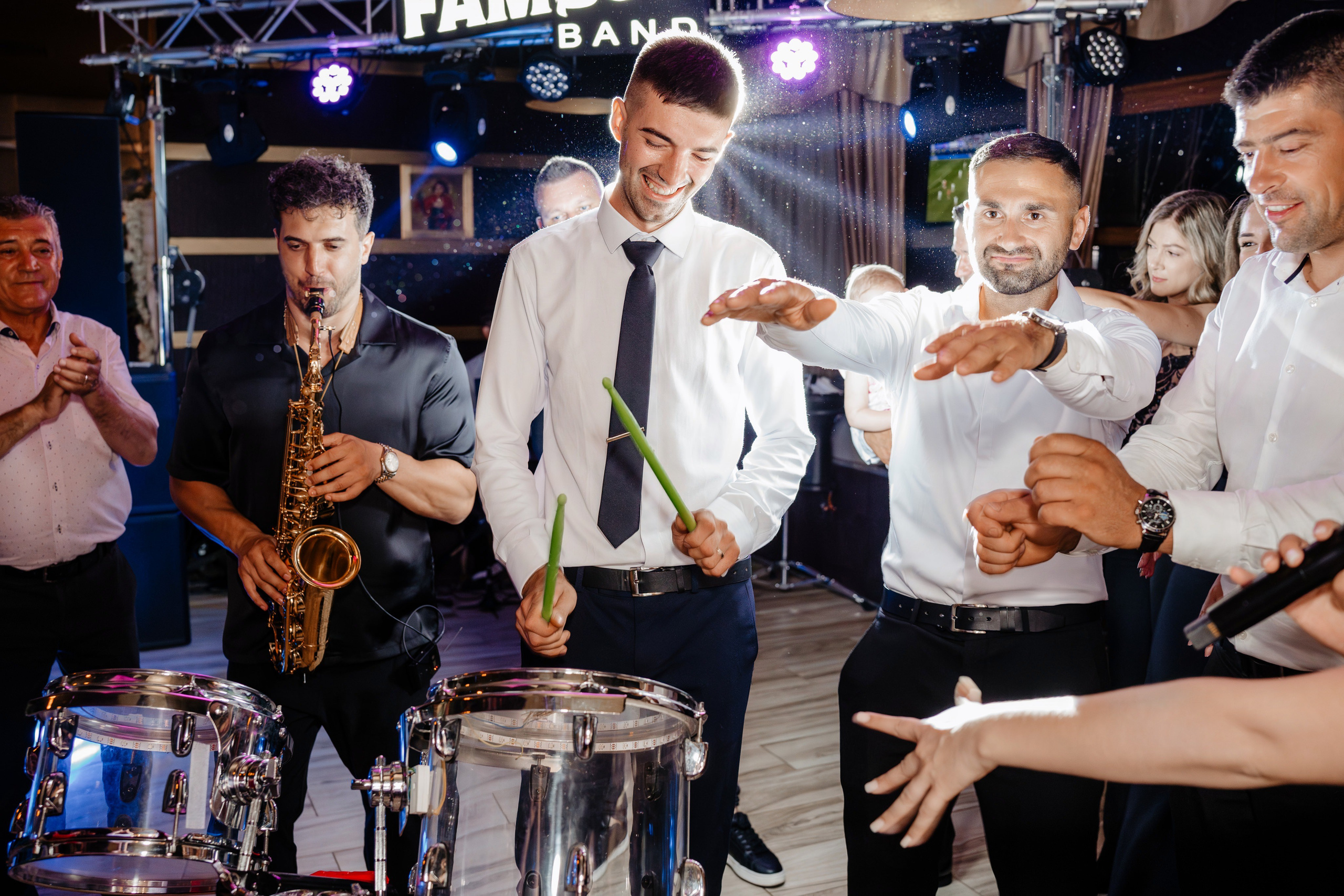 Larisa Ioana. Raw Studio. Fotograful tau de nunta!