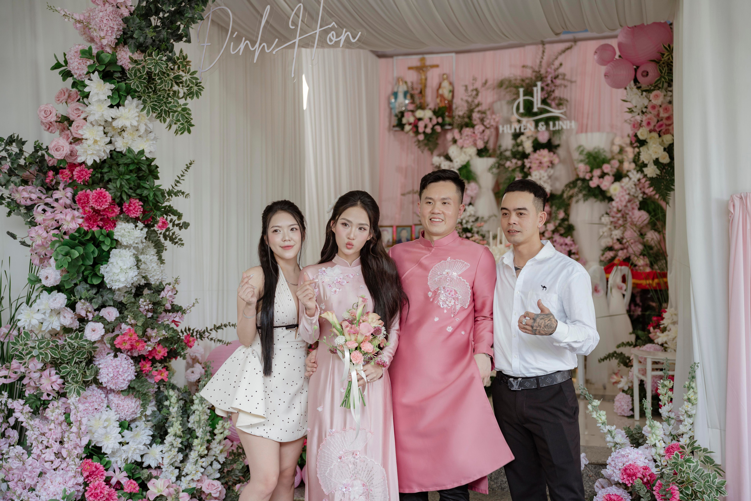 LINH & HUYEN. WEDDING PHOTOGRAPHER IN VIETNAM