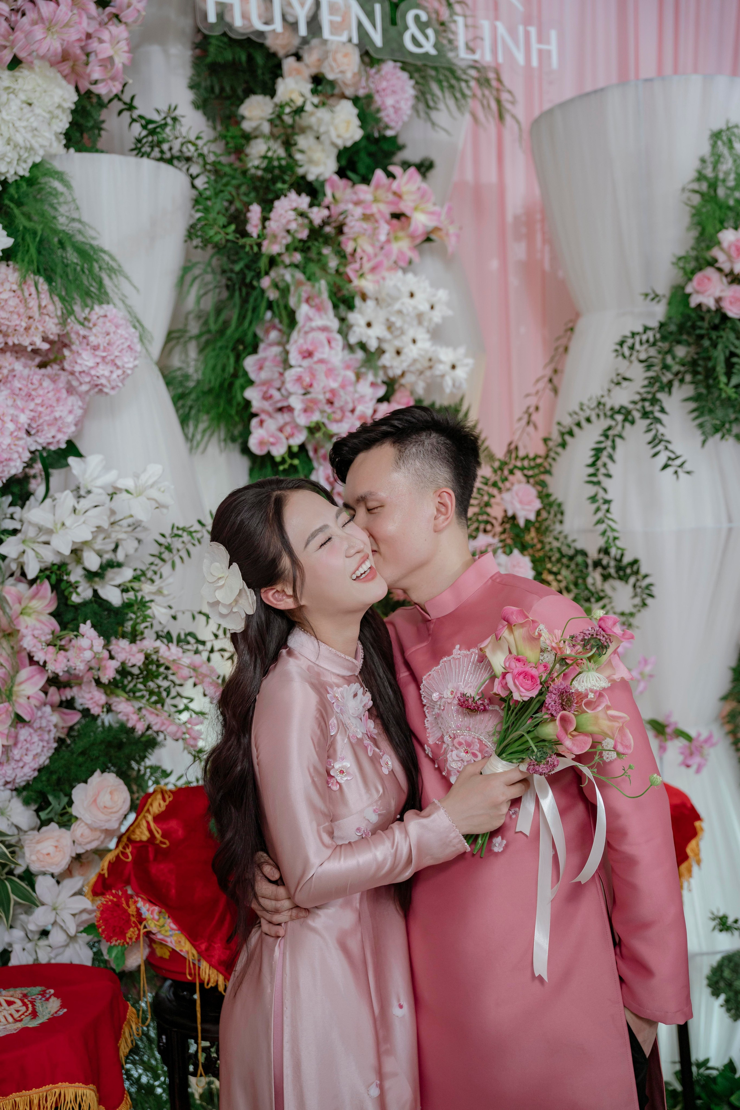 LINH & HUYEN. WEDDING PHOTOGRAPHER IN VIETNAM