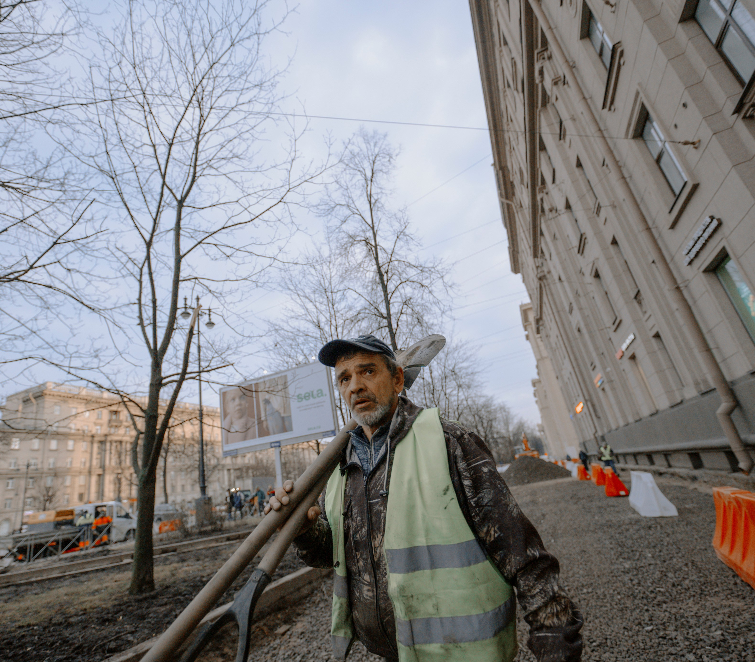 2025. Стрит-фотография, полная абсурда, идиотизма и красоты