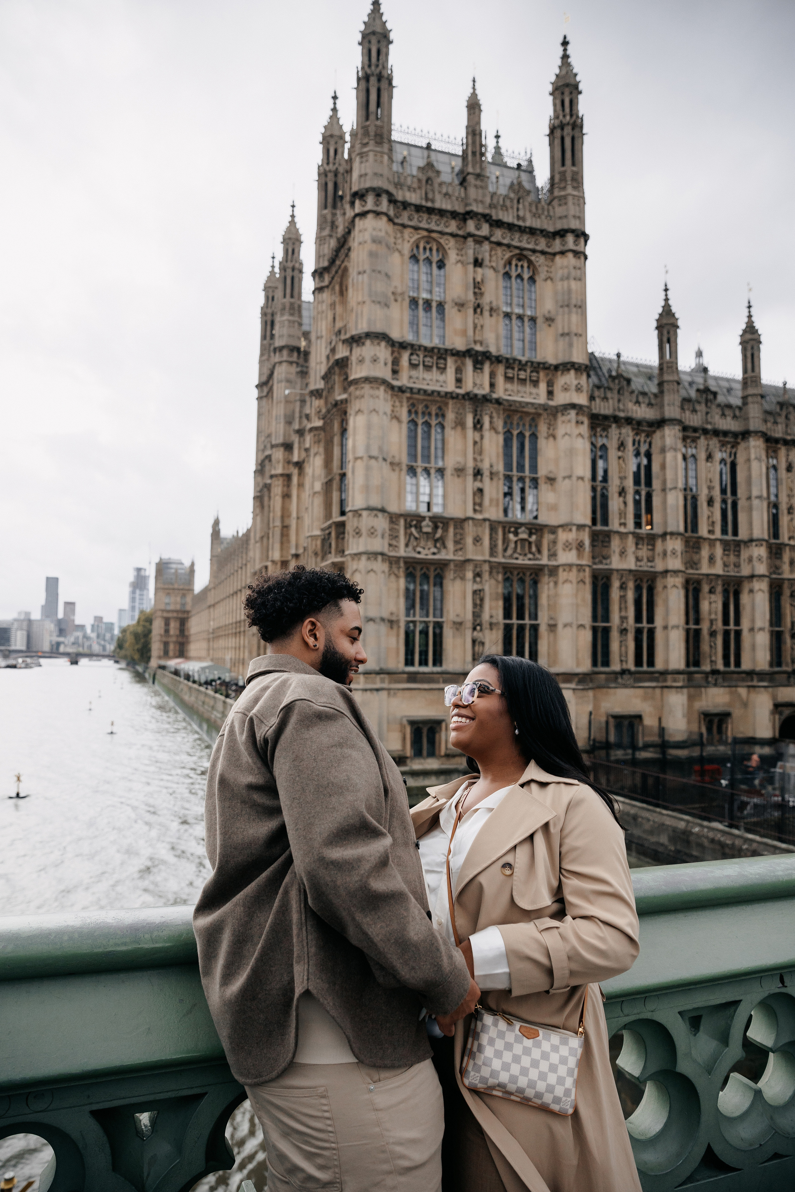 Westminster couple photoshoot. LondonPhotoStory — Vacation Photographer in London