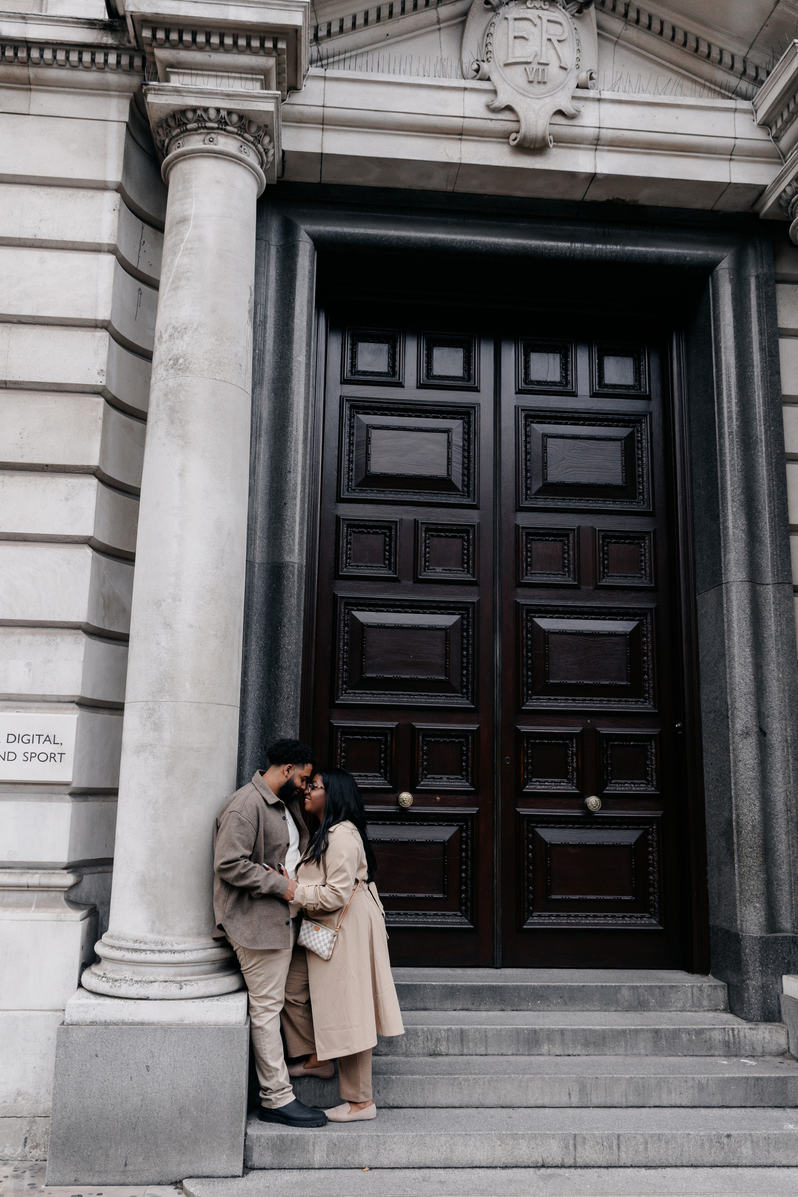 Westminster couple photoshoot. LondonPhotoStory — Vacation Photographer in London