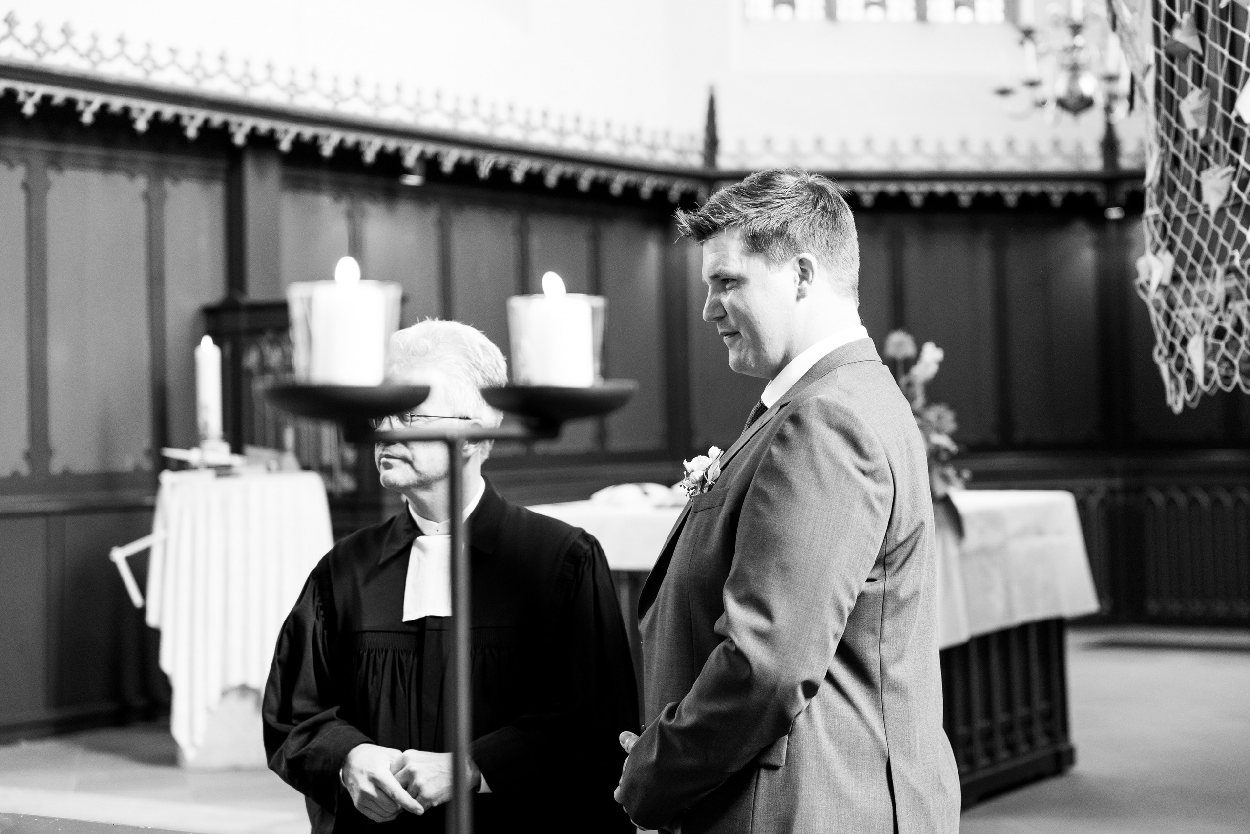 Kirchliche Trauung in Oerlinghausen – Emotionale Hochzeitsfotos & Stilvolle Reportagen!. Hochzeitsfotografin in Gütersloh | Authentische Hochzeitsreportagen | TK Photographie