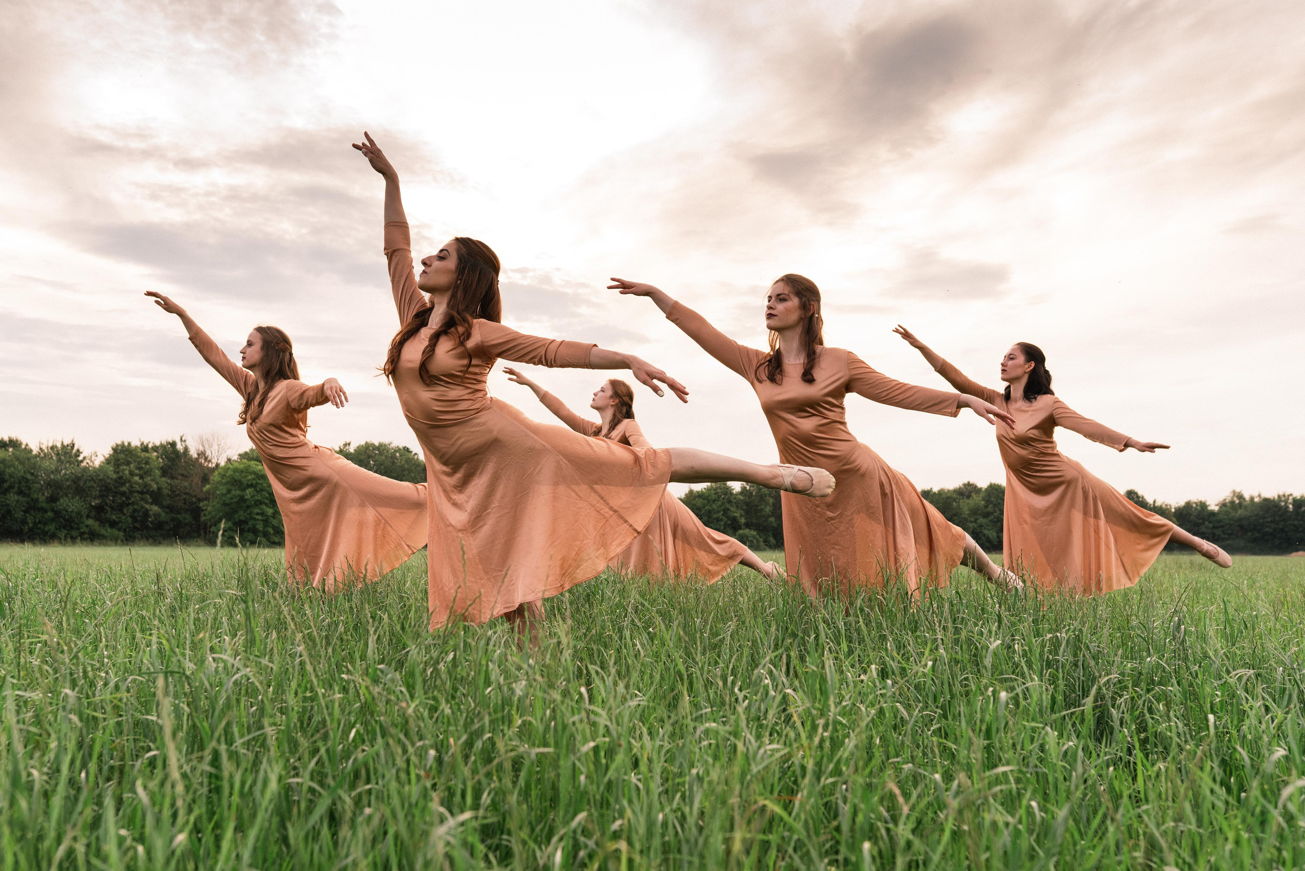 Sunset with Ballett Releve. Fotografie und Henna Kunst in Köln — Sylvette Loda