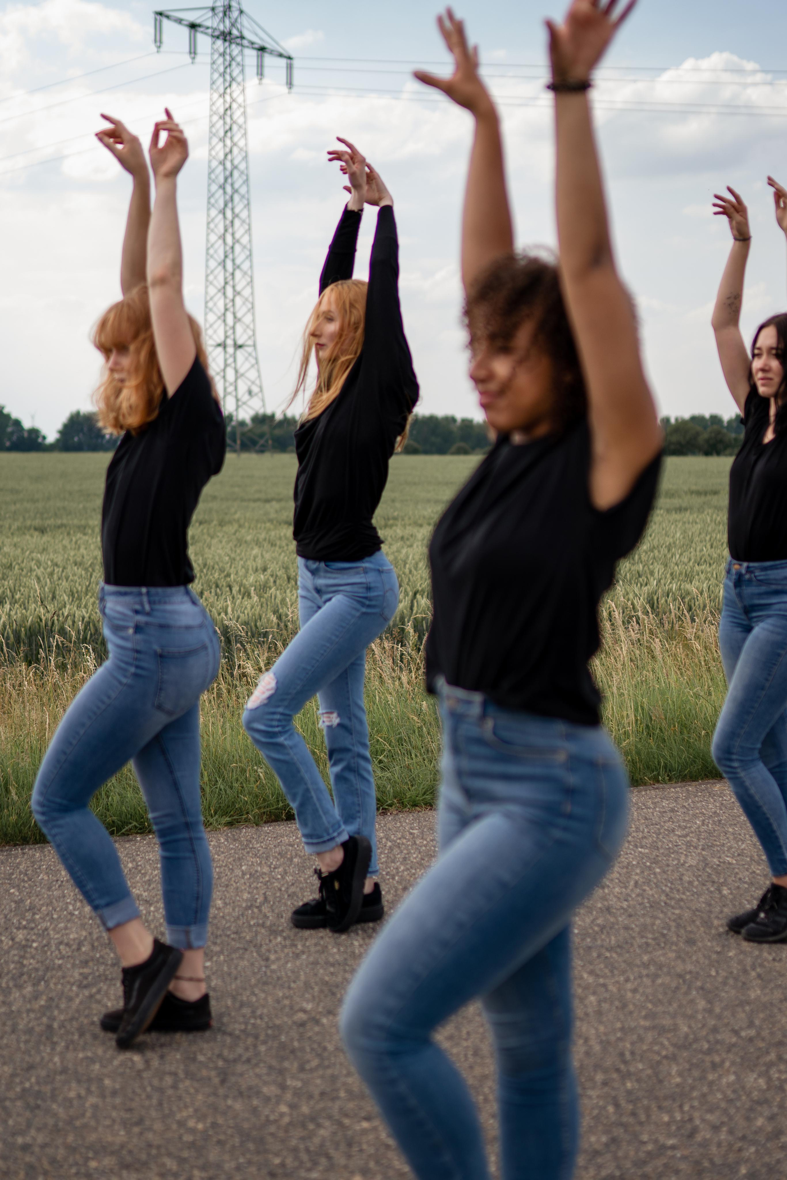 Ballett Releve — Toxic. Photography and bodyart in Cologne — Sylvette Loda