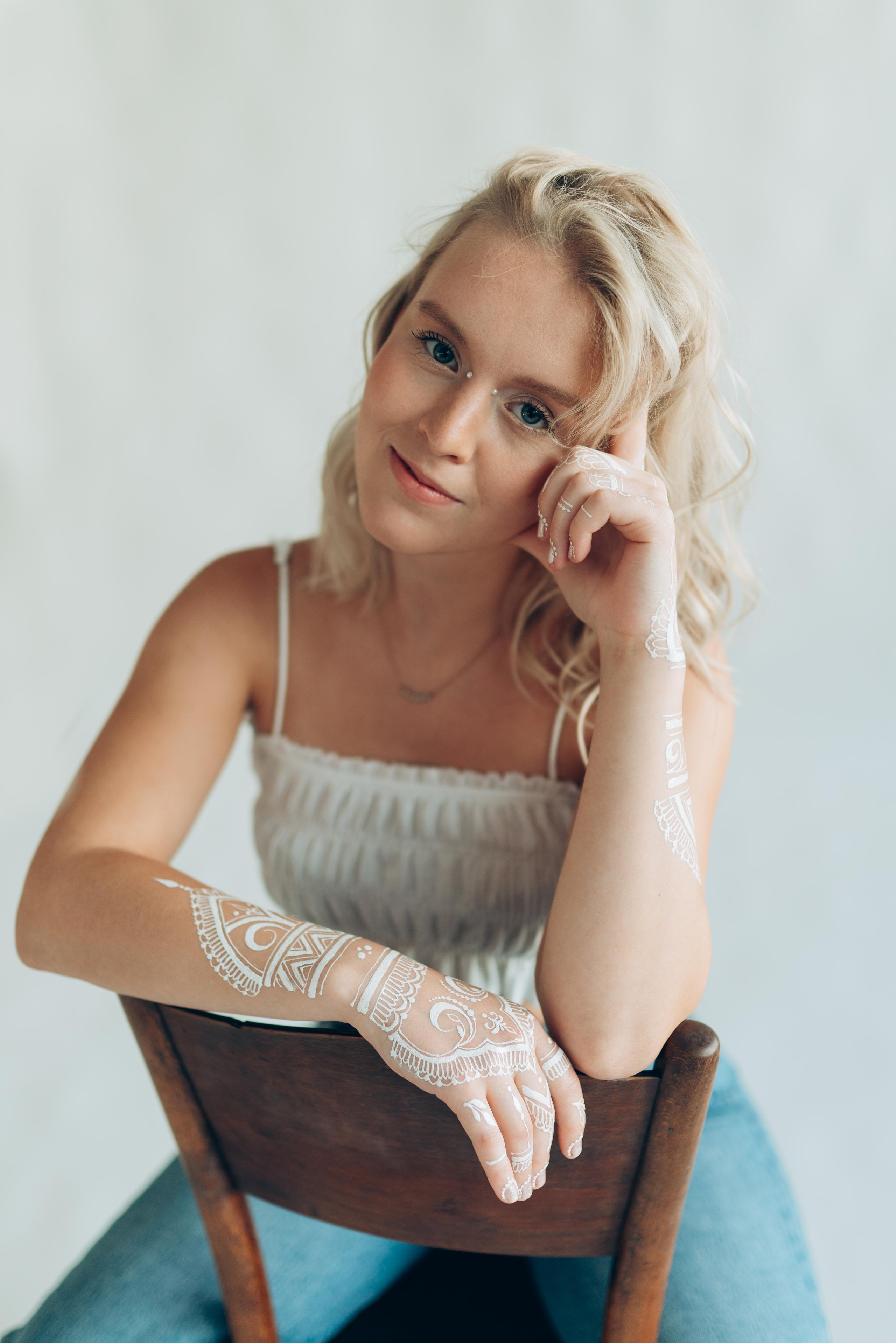 Clara — white bodyart. Photography and bodyart in Cologne — Sylvette Loda