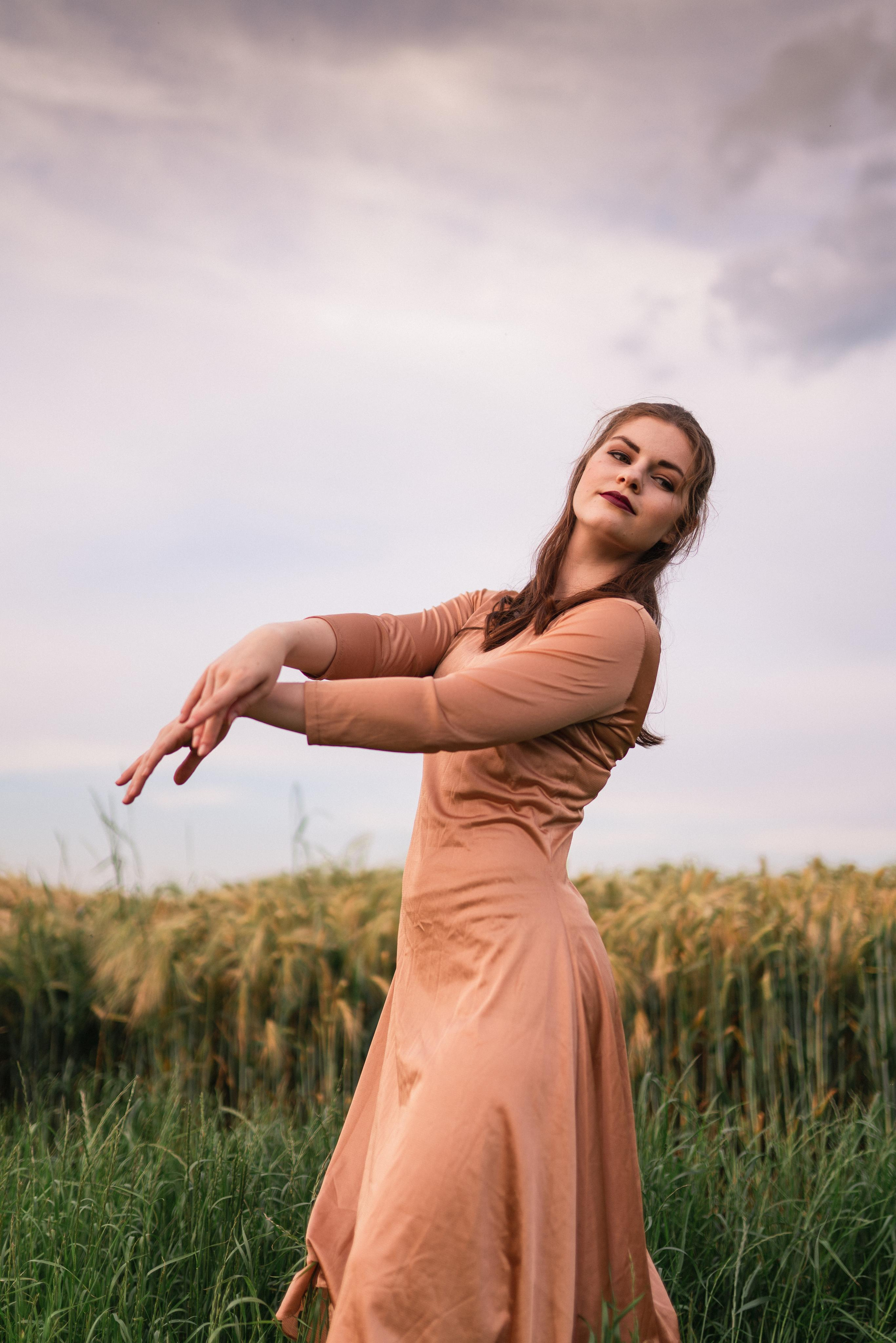 Sunset with Ballett Releve. Fotografie und Henna Kunst in Köln — Sylvette Loda