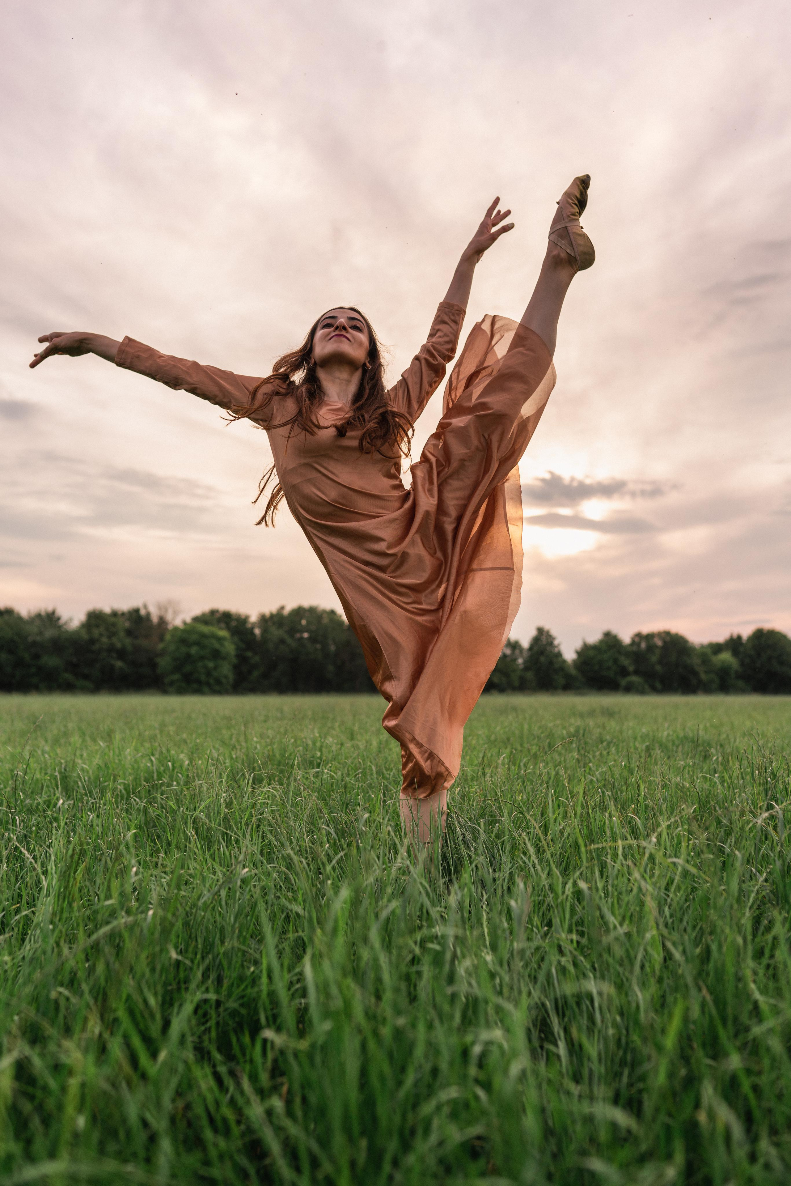 Sunset with Ballett Releve. Fotografie und Henna Kunst in Köln — Sylvette Loda