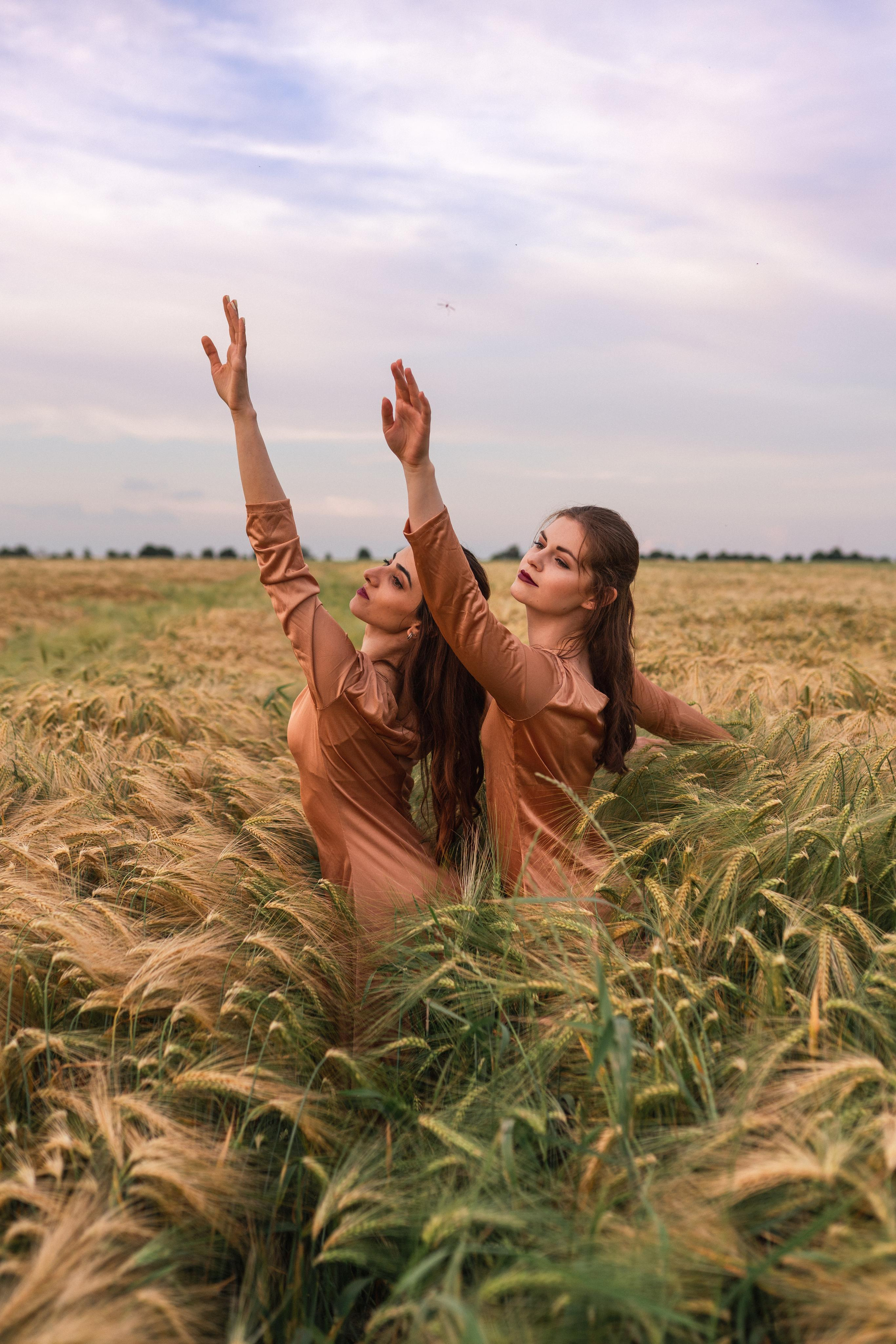Sunset with Ballett Releve. Fotografie und Henna Kunst in Köln — Sylvette Loda