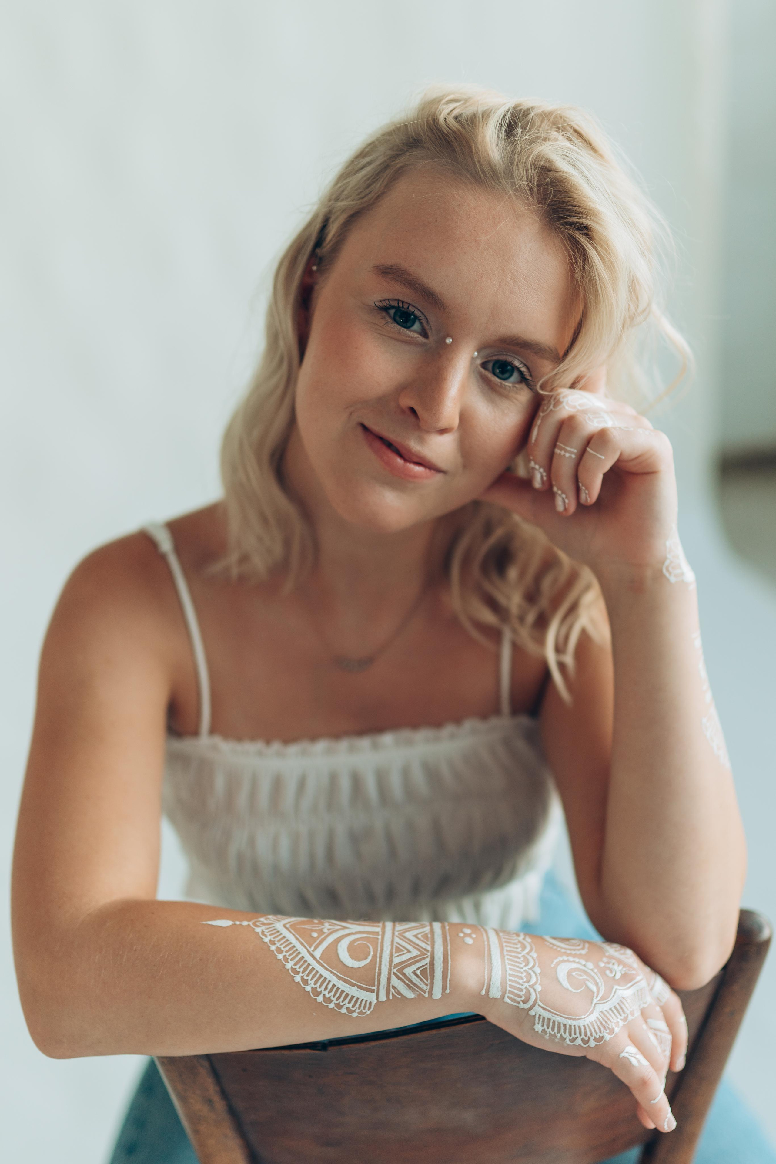 Clara — white bodyart. Photography and bodyart in Cologne — Sylvette Loda