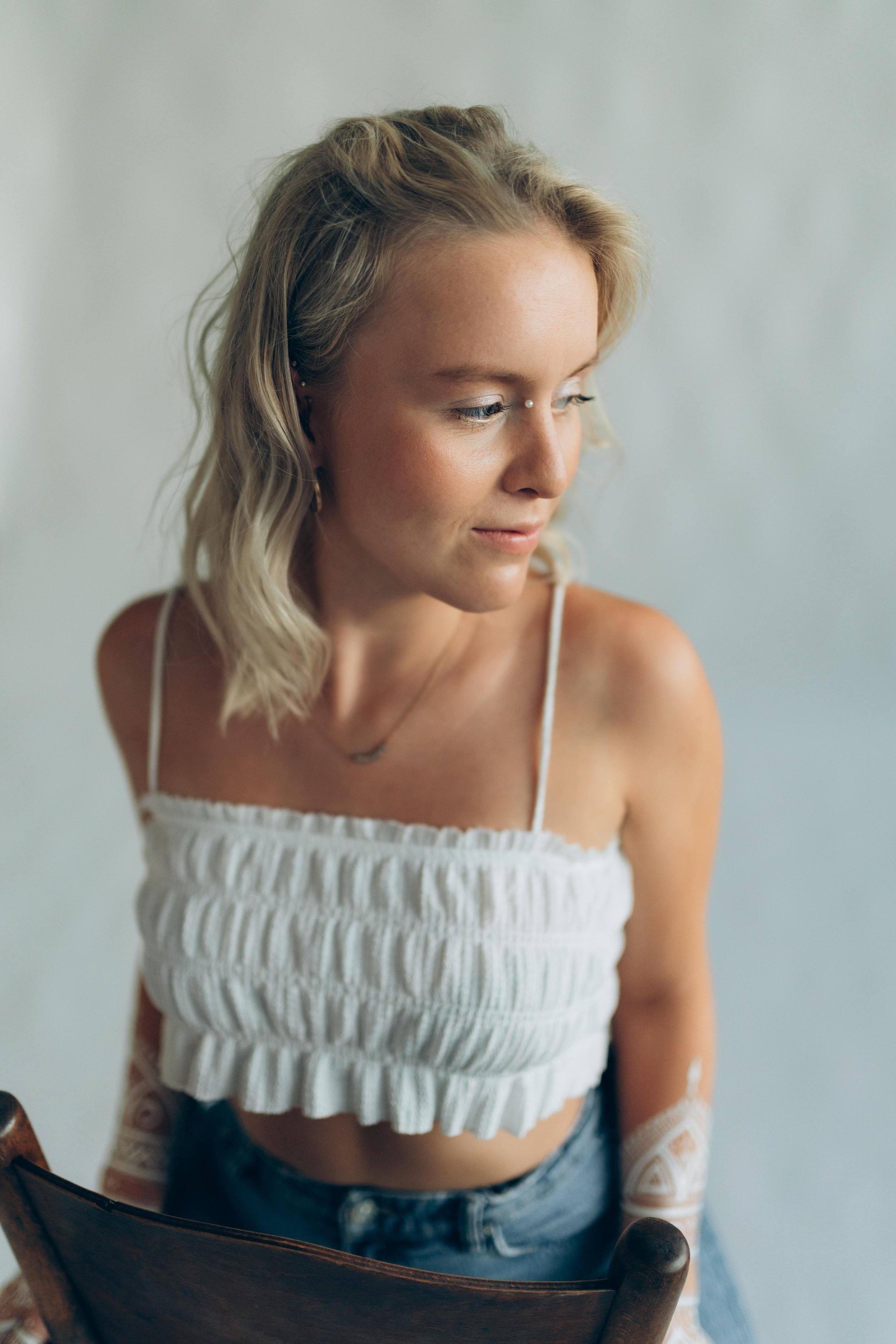 Clara — white bodyart. Photography and bodyart in Cologne — Sylvette Loda