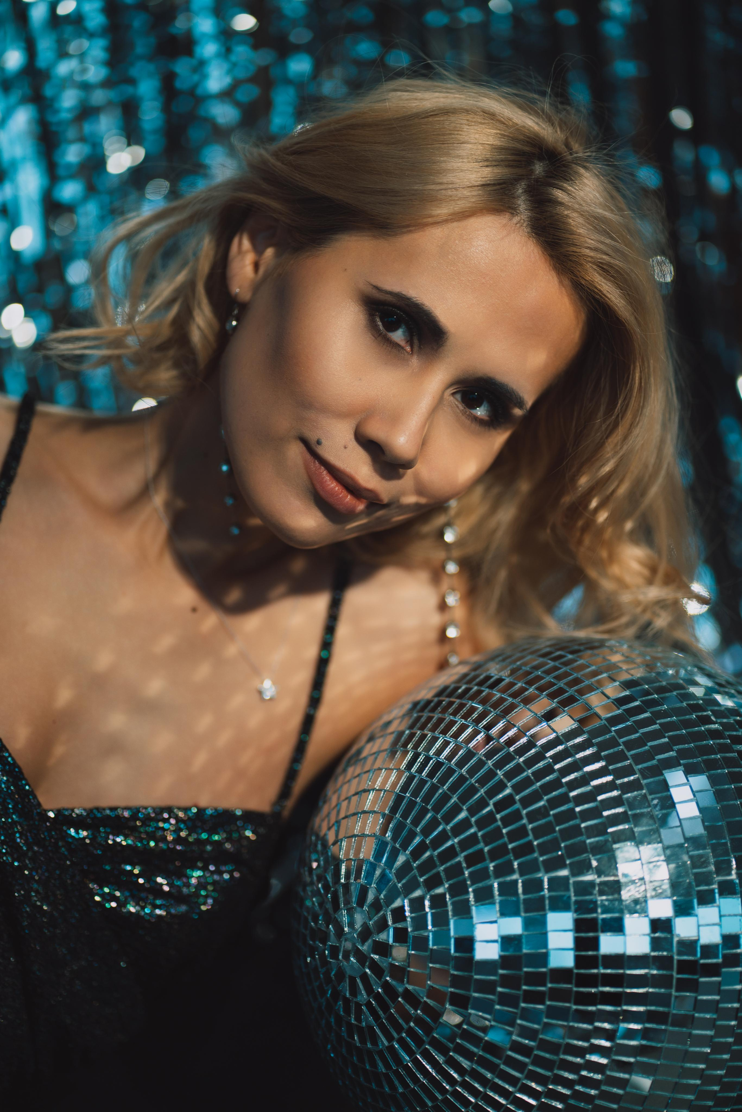 Regina - New Year Special. Photography and bodyart in Cologne — Sylvette Loda