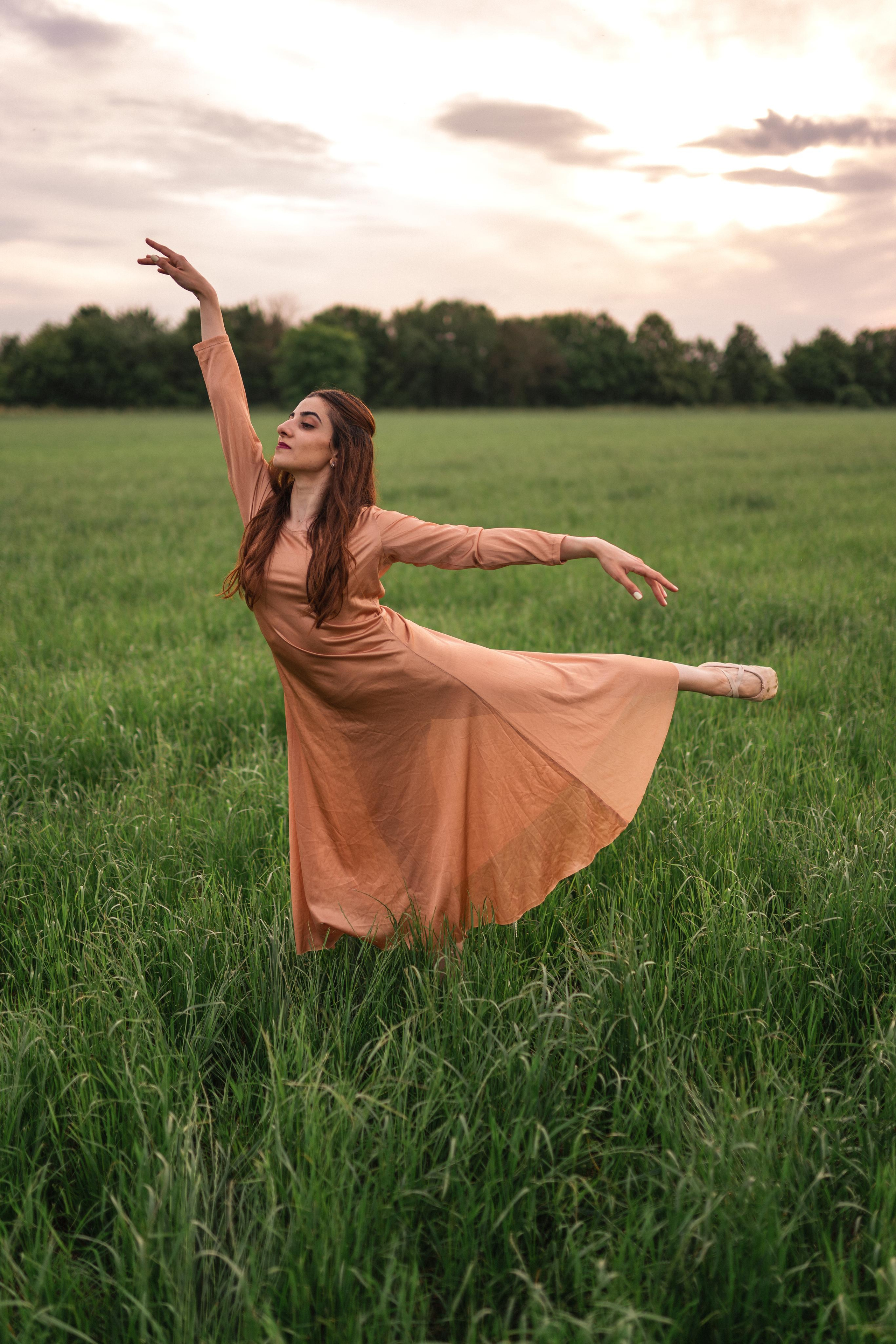 Sunset with Ballett Releve. Fotografie und Henna Kunst in Köln — Sylvette Loda
