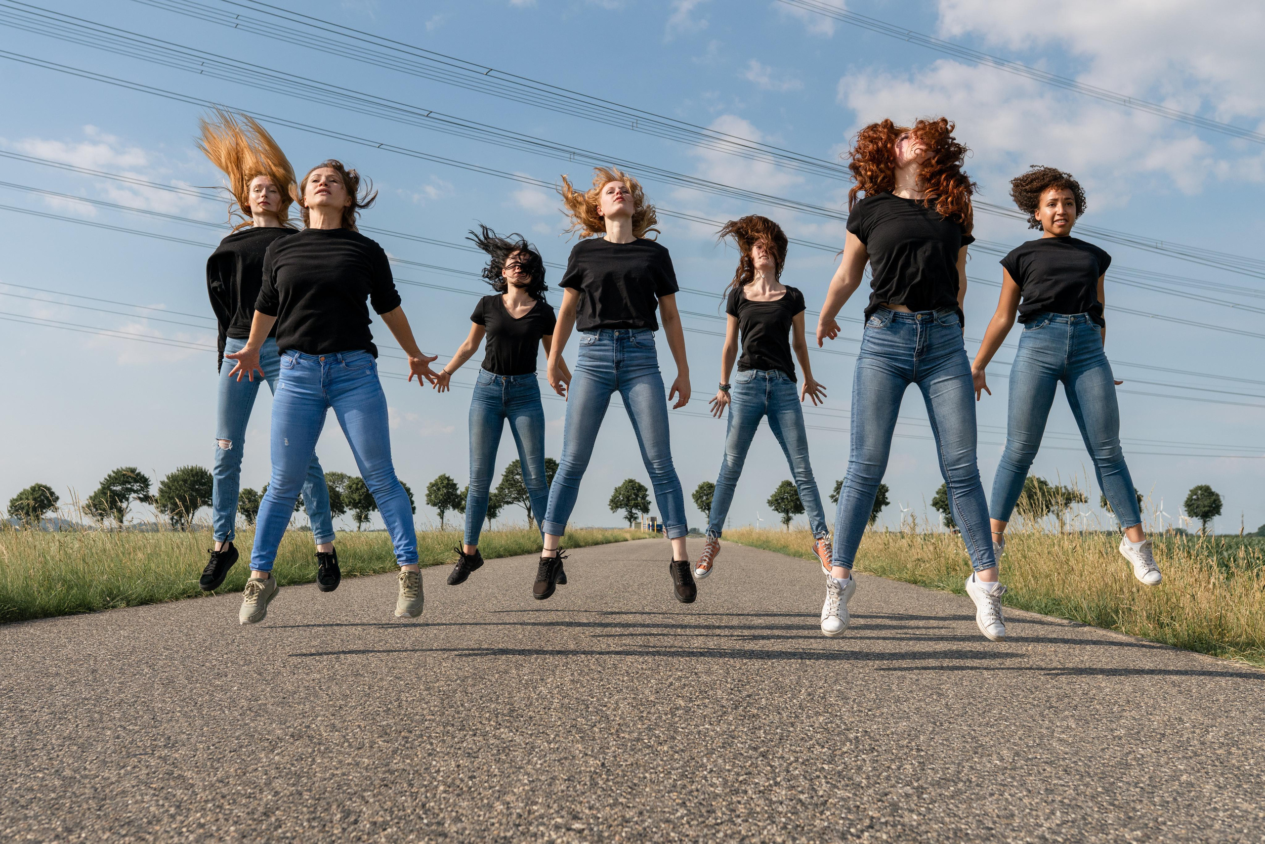 Ballett Releve — Toxic. Photography and bodyart in Cologne — Sylvette Loda