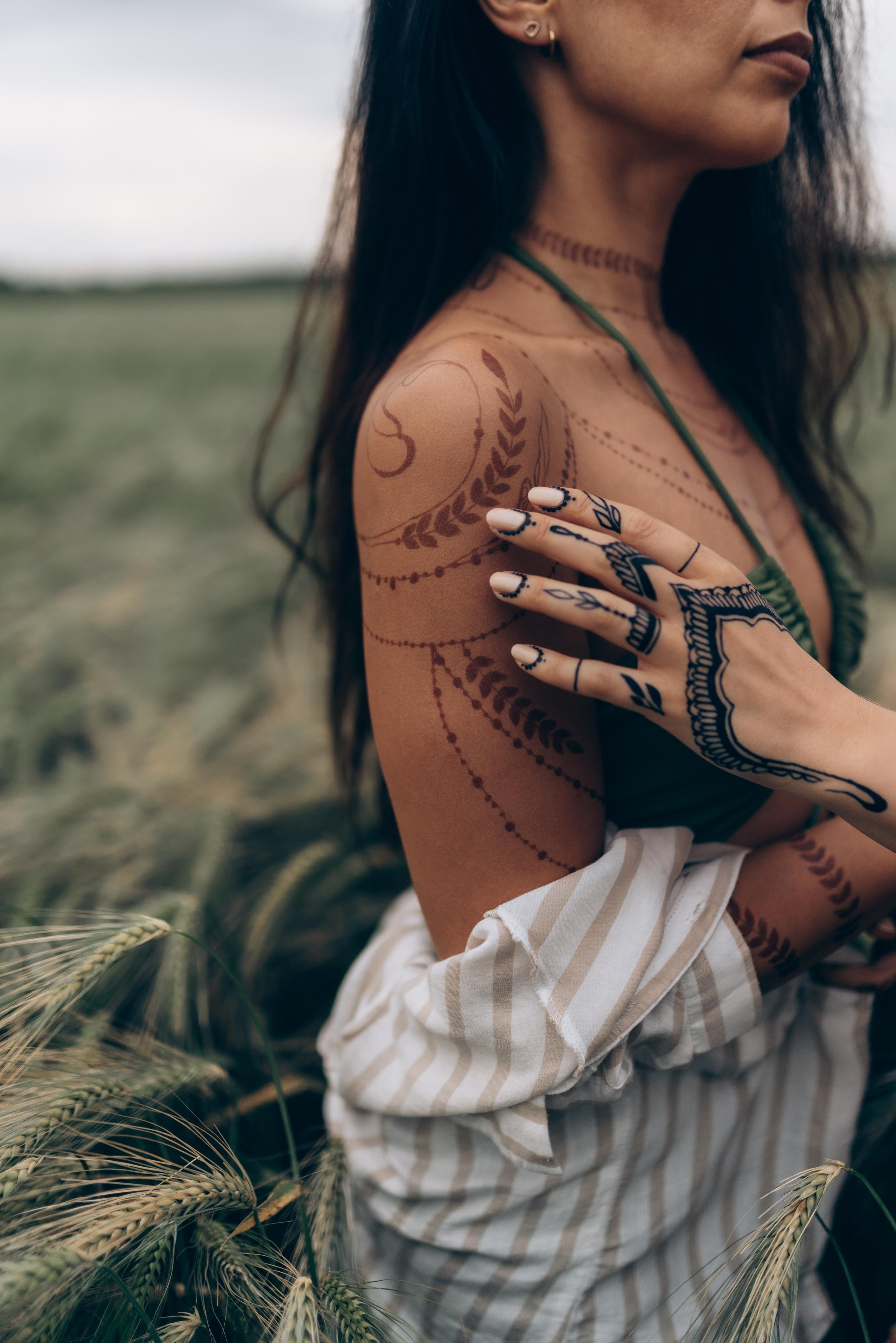 Evelyn & Safi — jagua and henna bodyart. Photography and bodyart in Cologne — Sylvette Loda