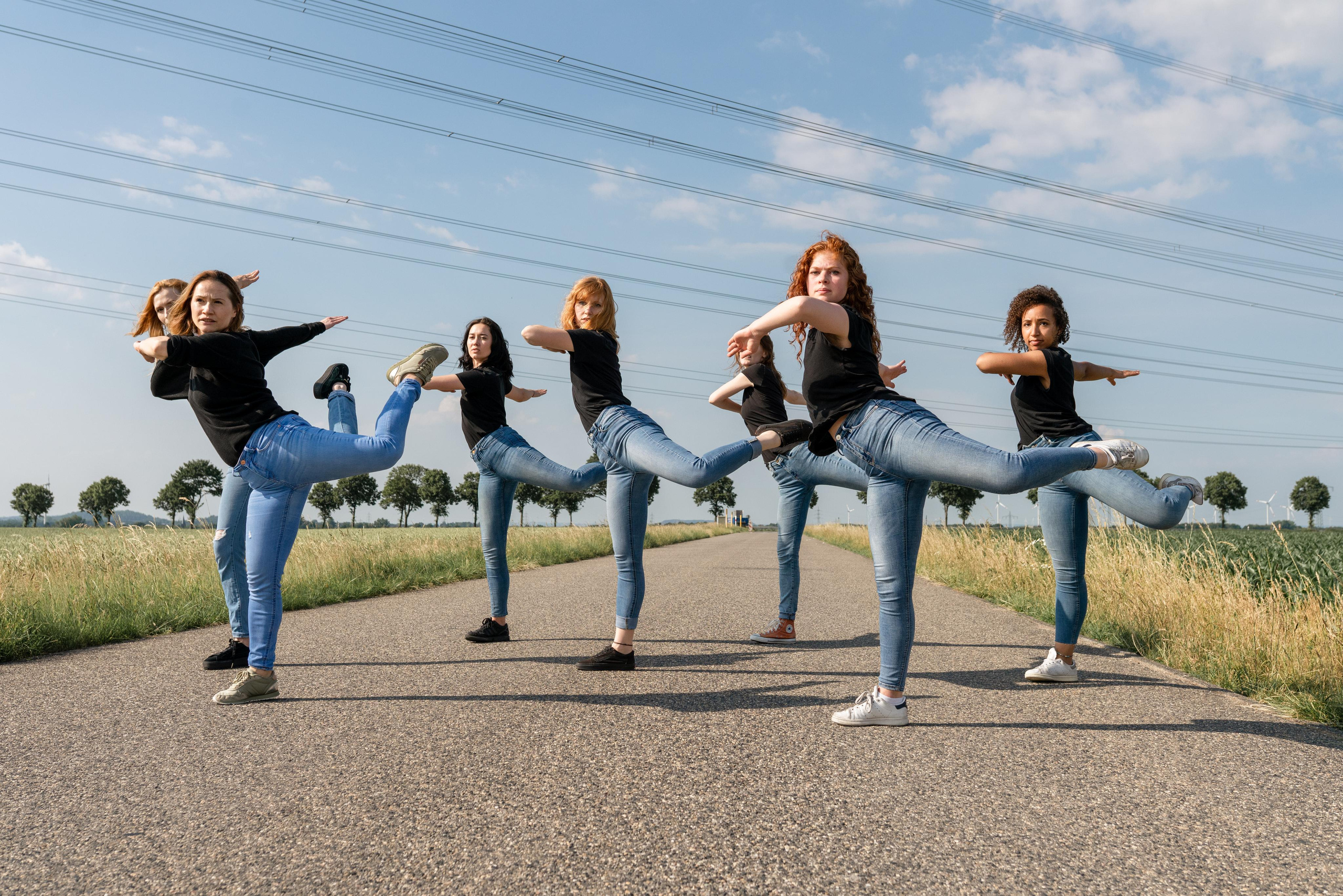 Ballett Releve — Toxic. Photography and bodyart in Cologne — Sylvette Loda