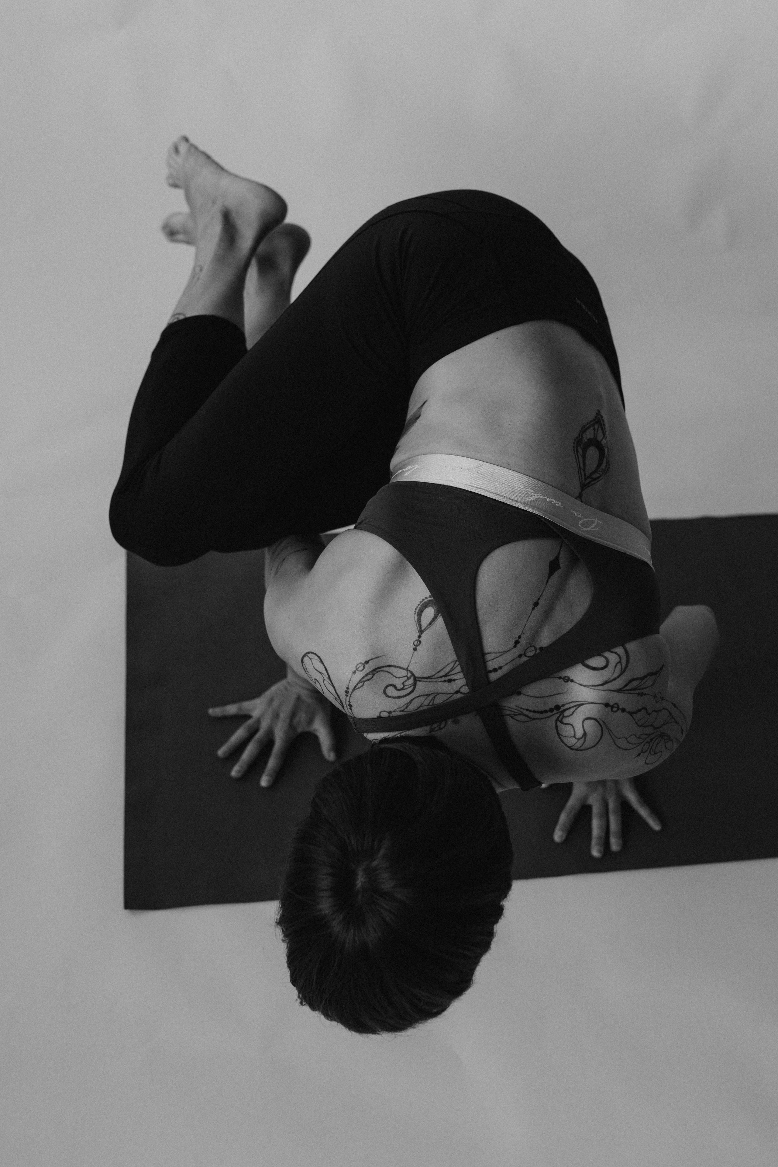 Yoga with Lada — jagua bodyart. Fotografie und Henna Kunst in Köln — Sylvette Loda