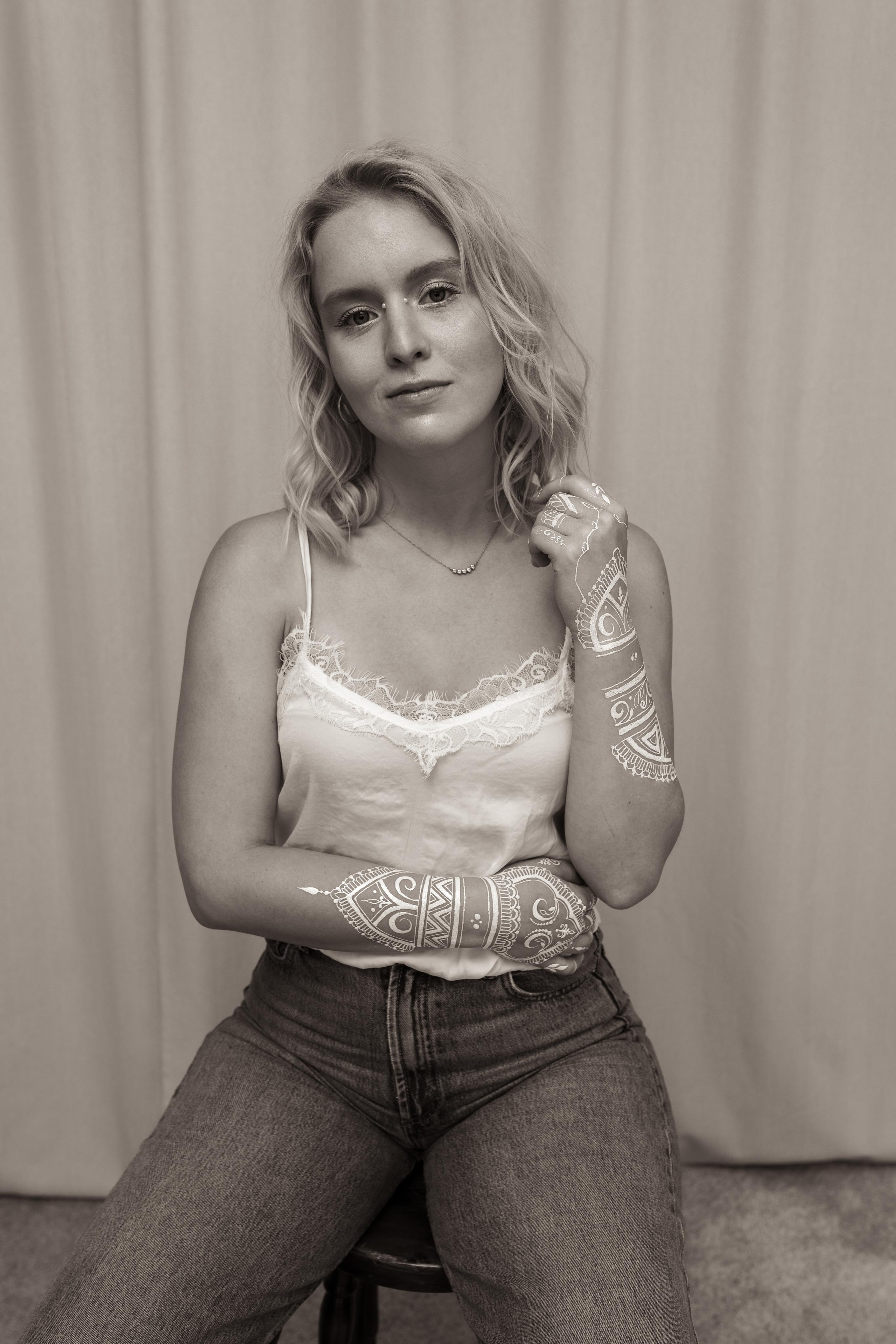 Clara — white bodyart. Photography and bodyart in Cologne — Sylvette Loda