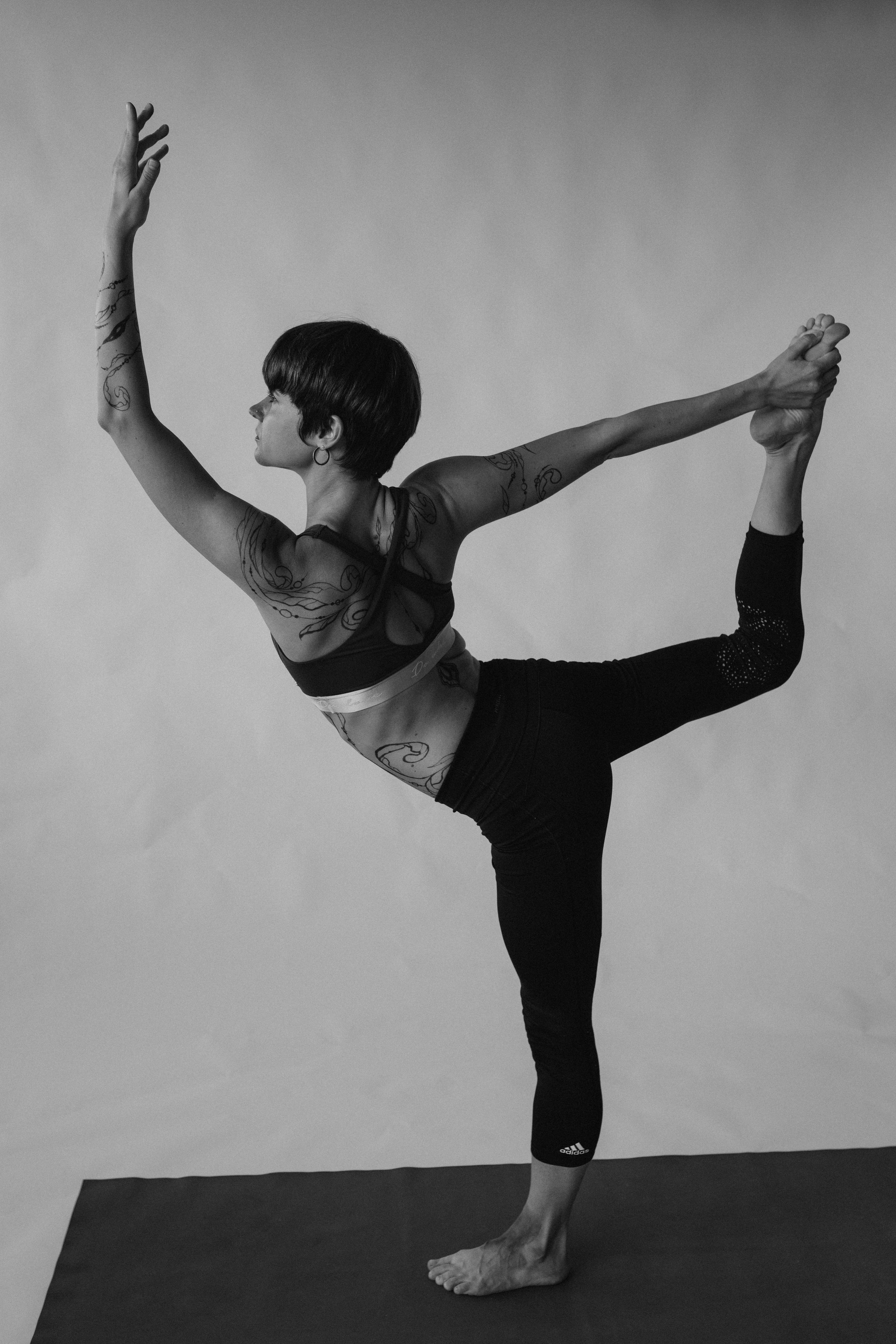 Yoga with Lada — jagua bodyart. Fotografie und Henna Kunst in Köln — Sylvette Loda