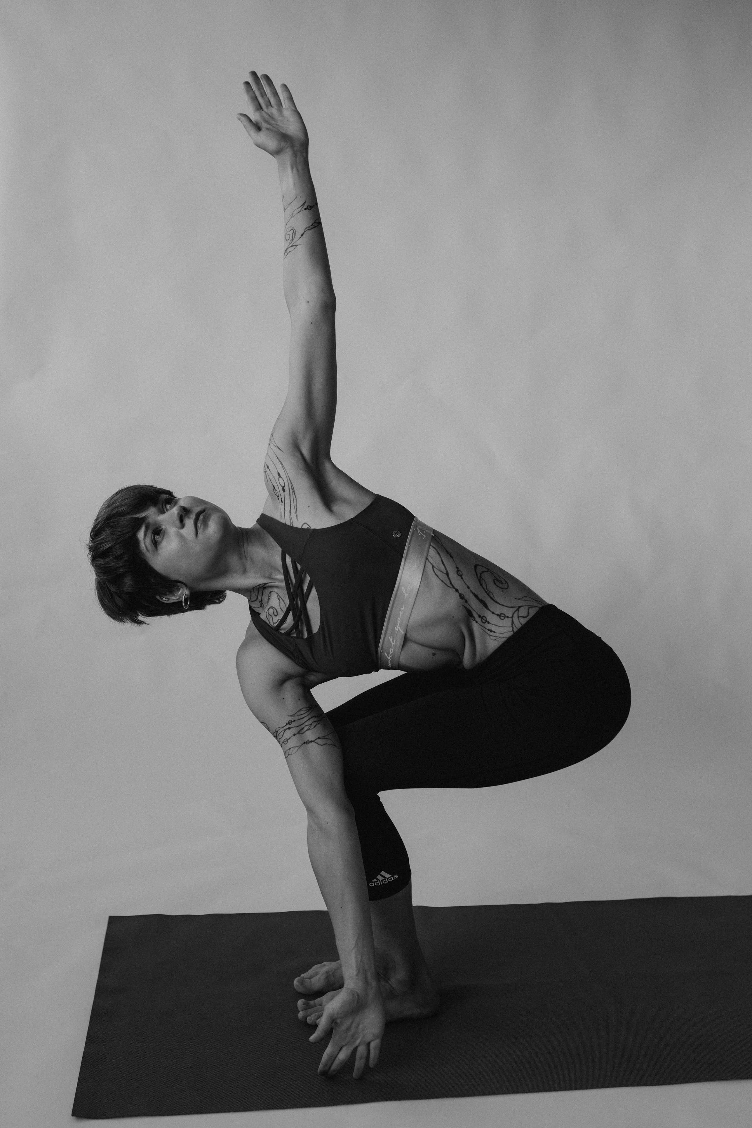 Yoga with Lada — jagua bodyart. Fotografie und Henna Kunst in Köln — Sylvette Loda