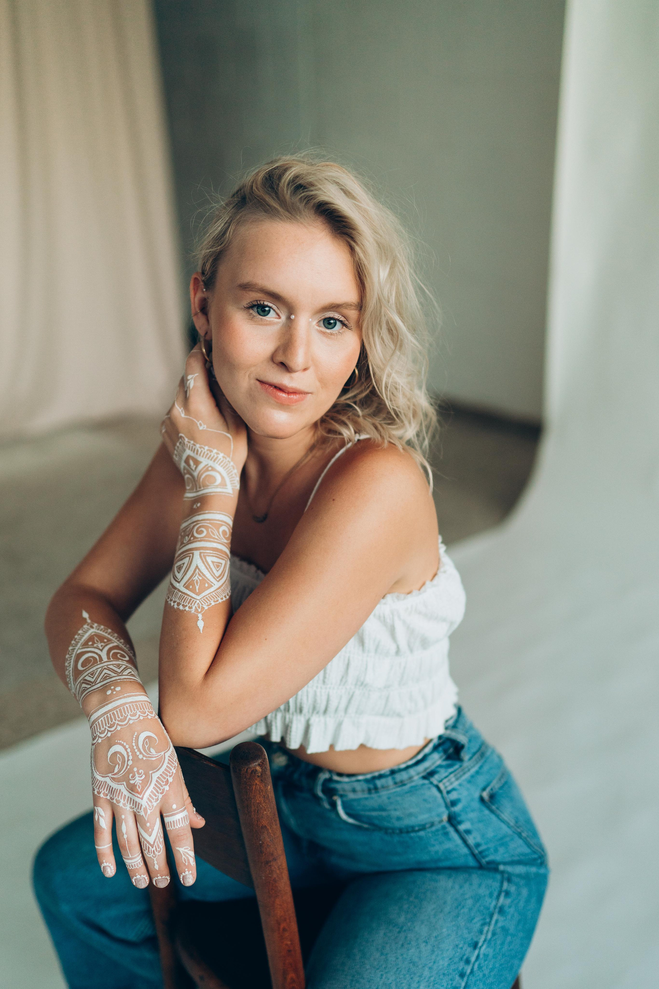 Clara — white bodyart. Photography and bodyart in Cologne — Sylvette Loda