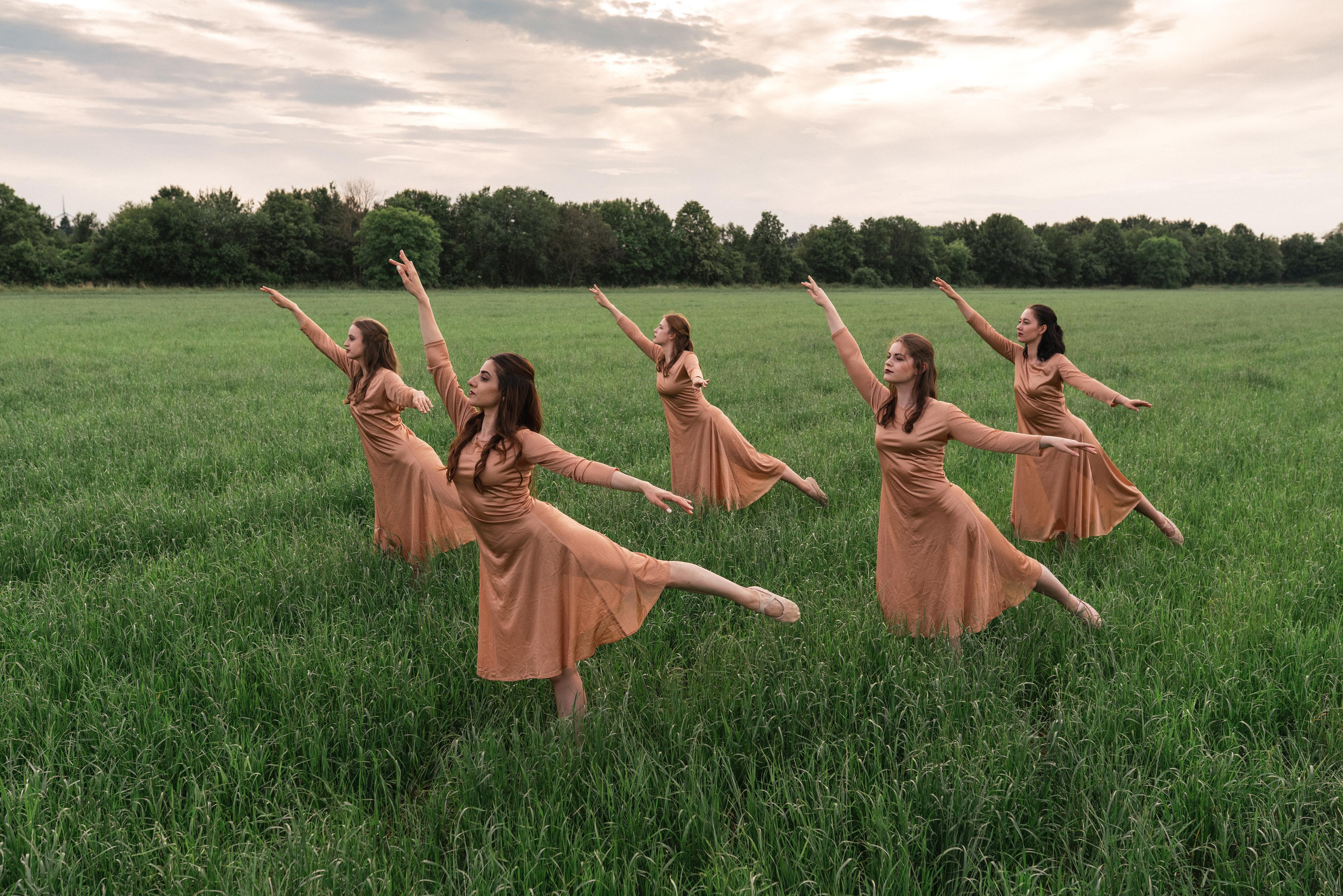 Sunset with Ballett Releve. Fotografie und Henna Kunst in Köln — Sylvette Loda