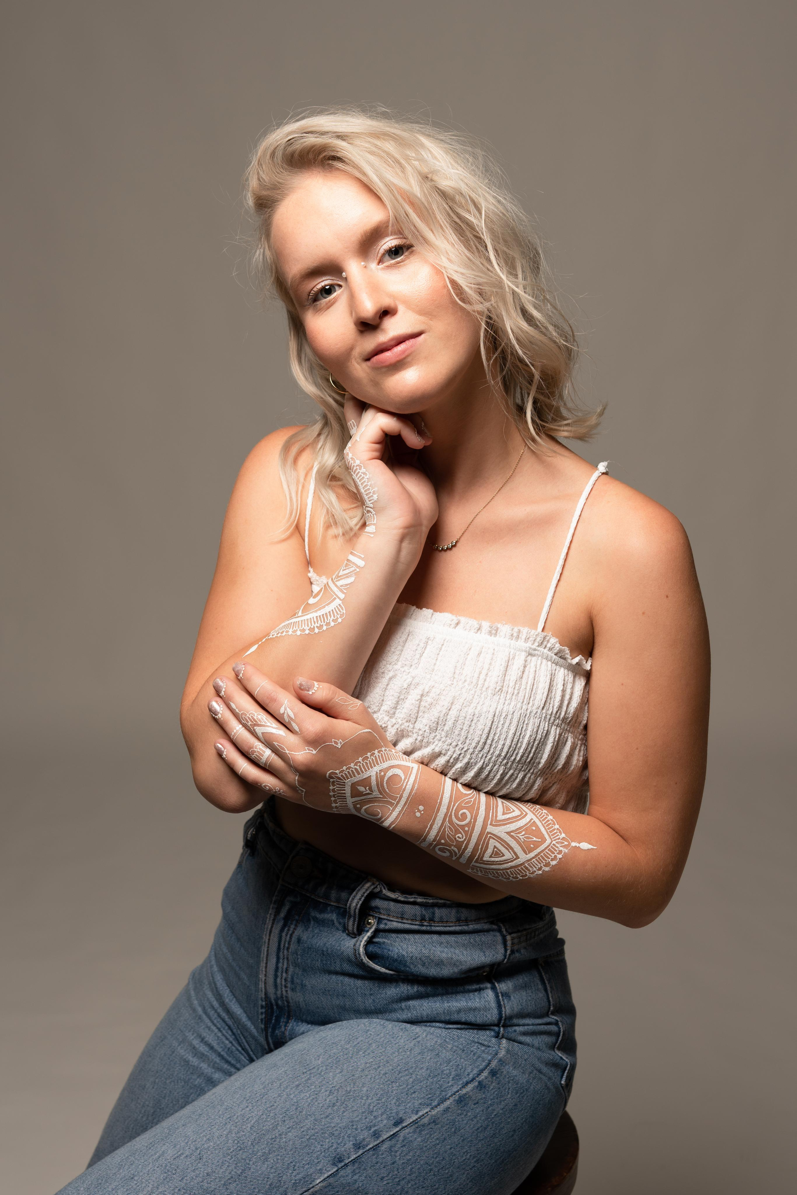 Clara — white bodyart. Photography and bodyart in Cologne — Sylvette Loda