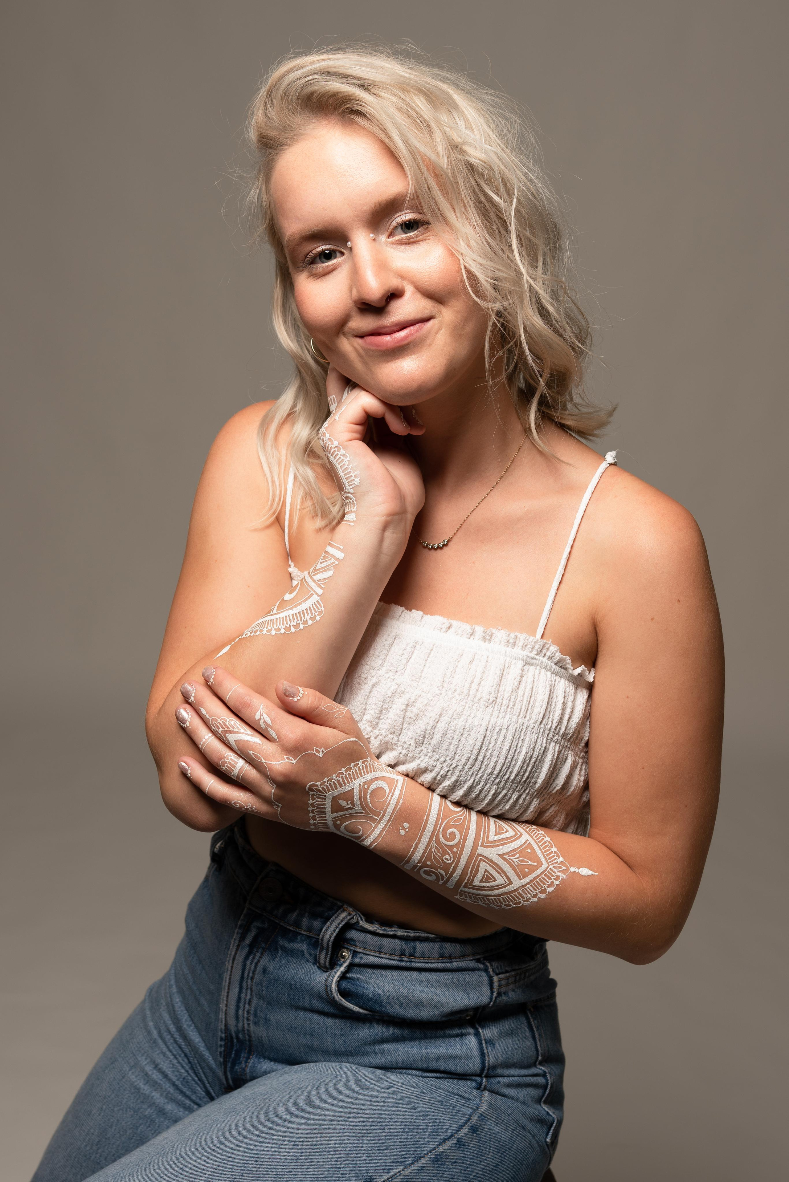 Clara — white bodyart. Photography and bodyart in Cologne — Sylvette Loda