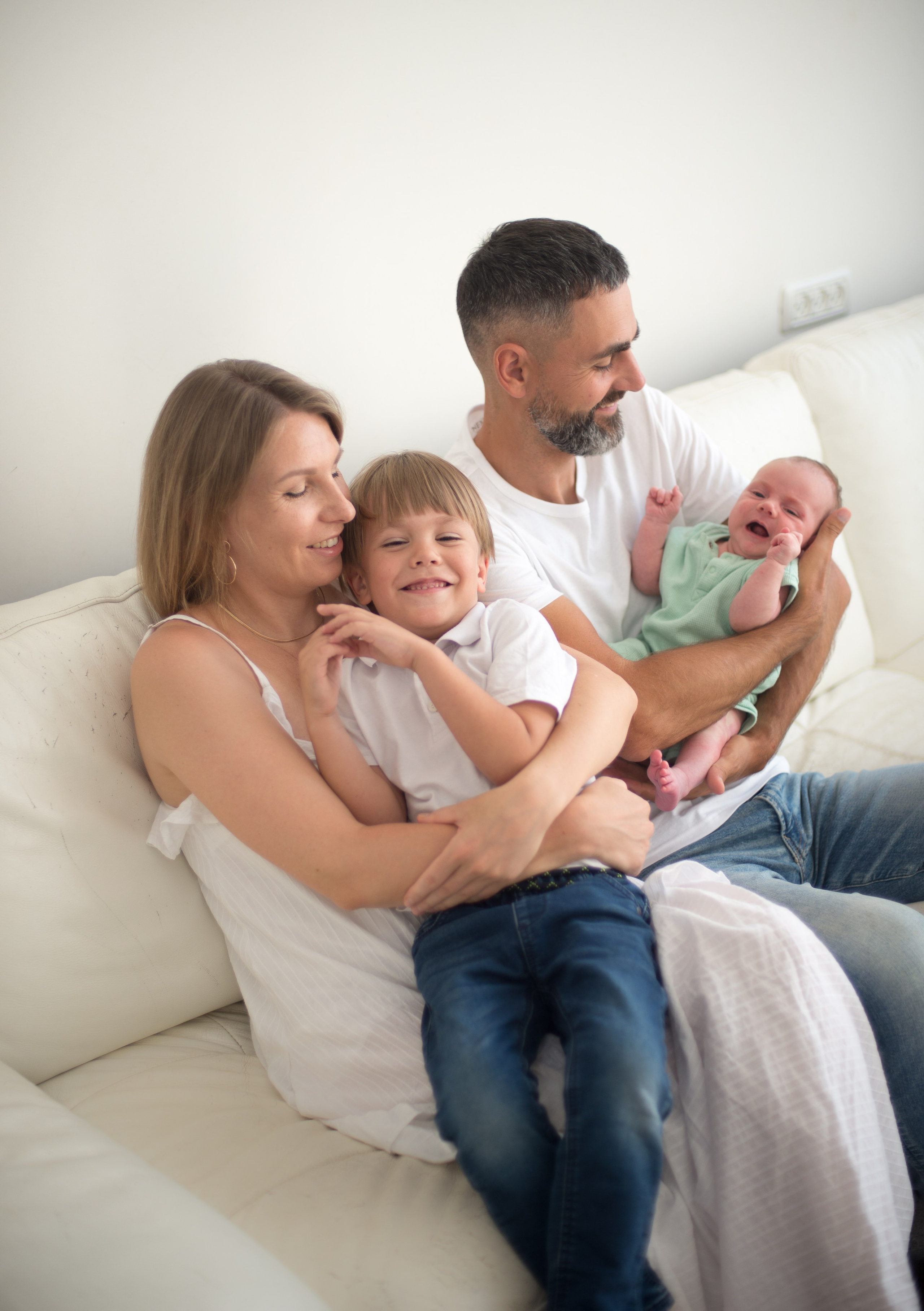 Катя, Андрей Мирон и Лео. Визуальный брендинг