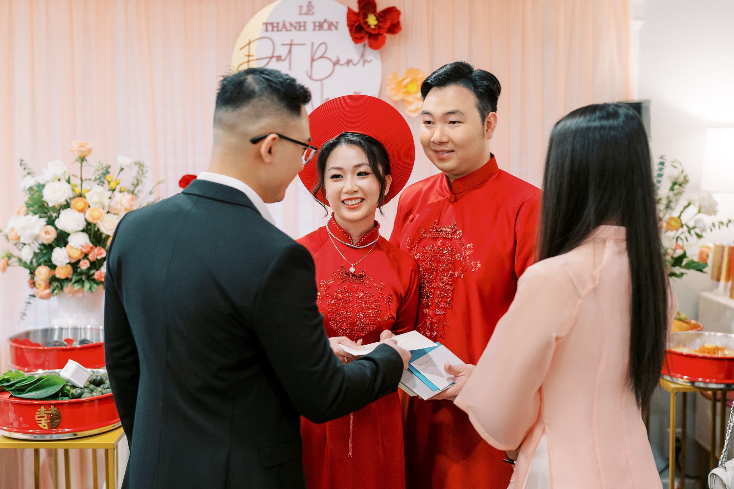 Vietnamese Tea Ceremony. Bellevue, WA. July 2024. EVAN ARISTOV WEDDING PHOTOGRAPHY — Seattle Wedding Photographer