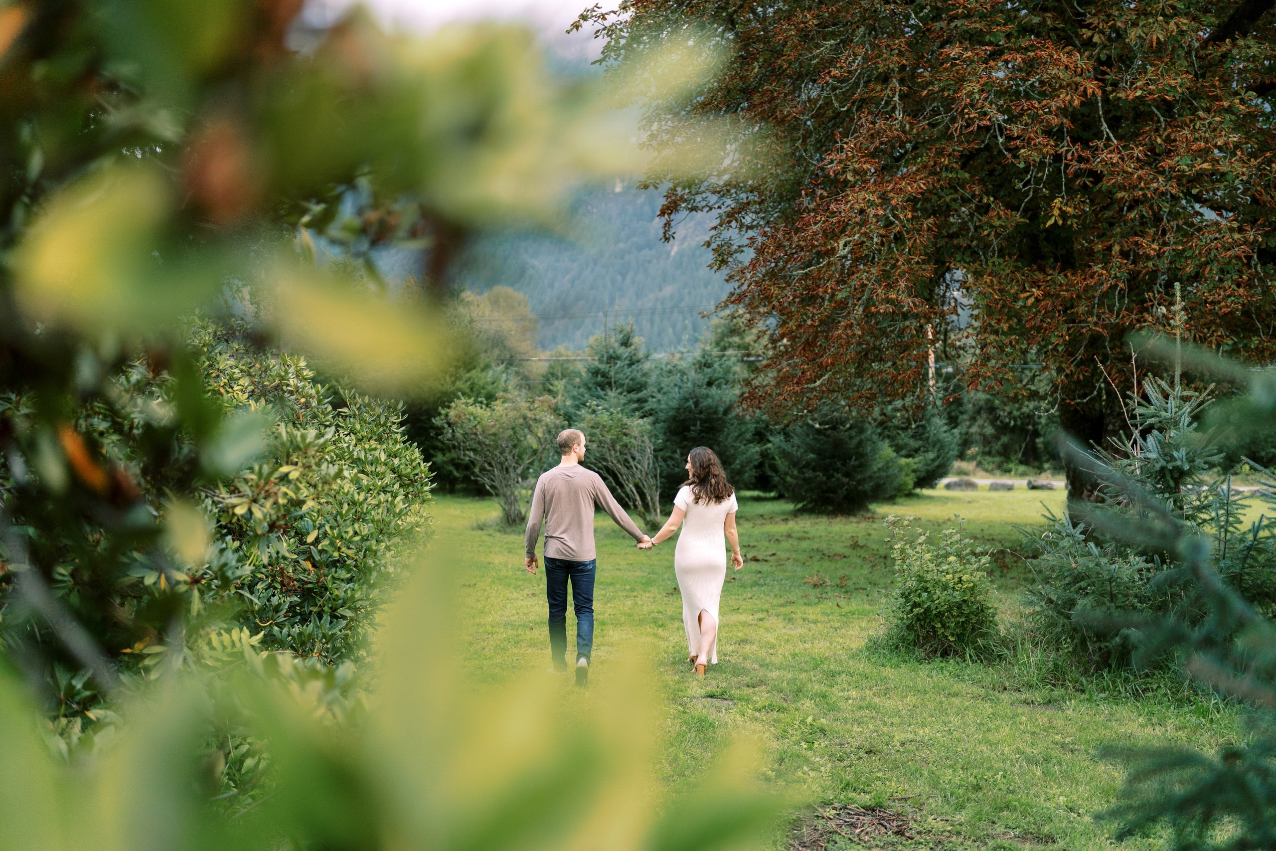 Maternity photoshoot. October 2024. North Bend, Washington. EVAN ARISTOV WEDDING PHOTOGRAPHY — Seattle Wedding Photographer
