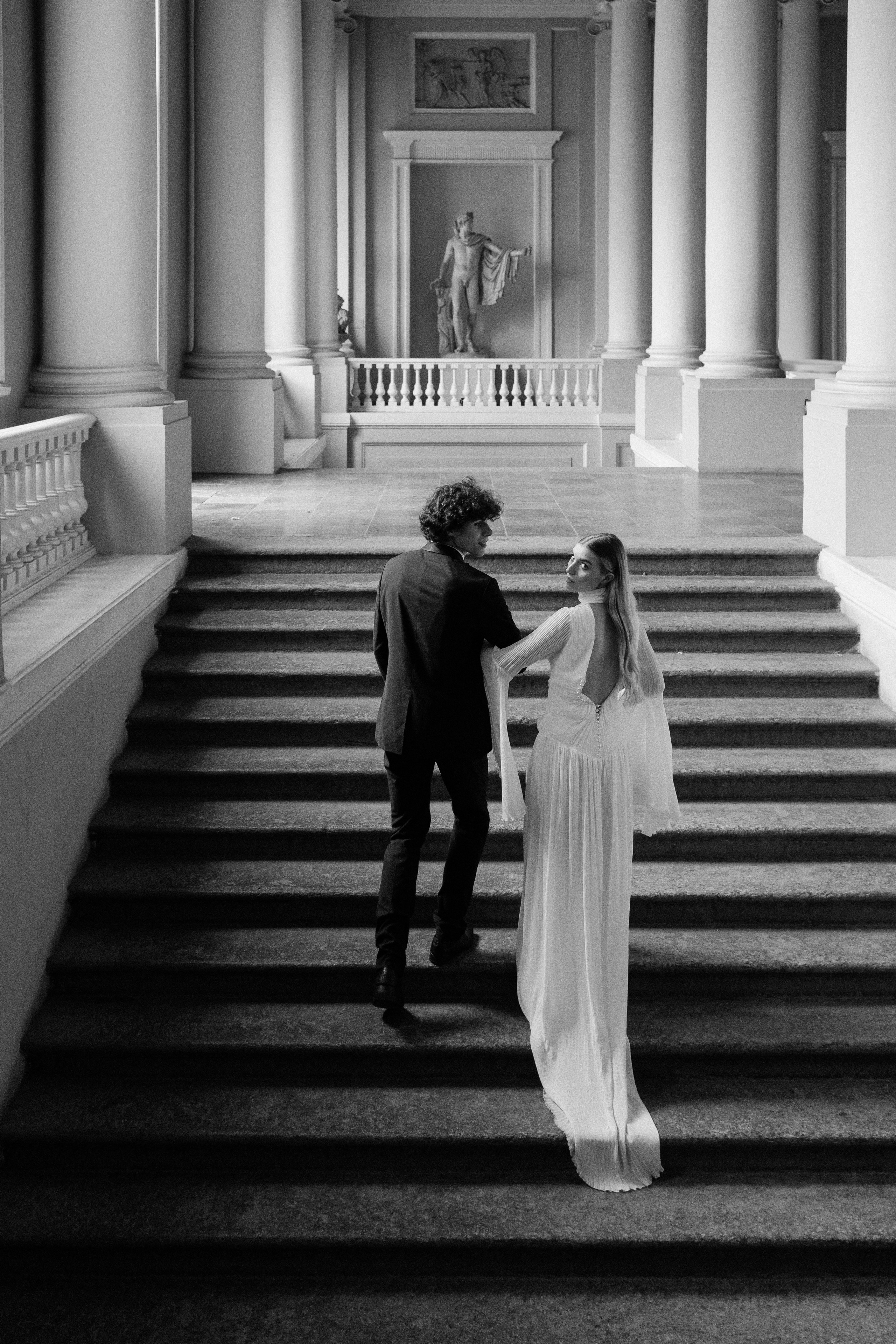 Museum elopement. Photographer Anna Curly | Weddings and Events in Dubai