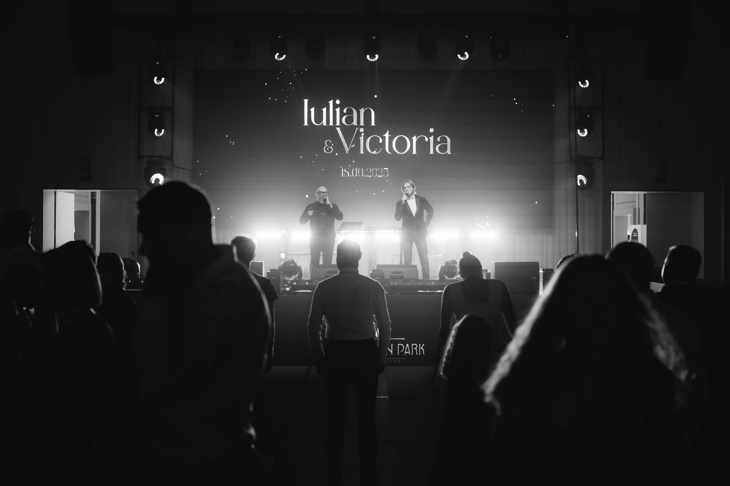 Fotograf profesionist de nuntă, poveste vizuală naturală, momente reale, film photography și digital, Moldova și Europa.