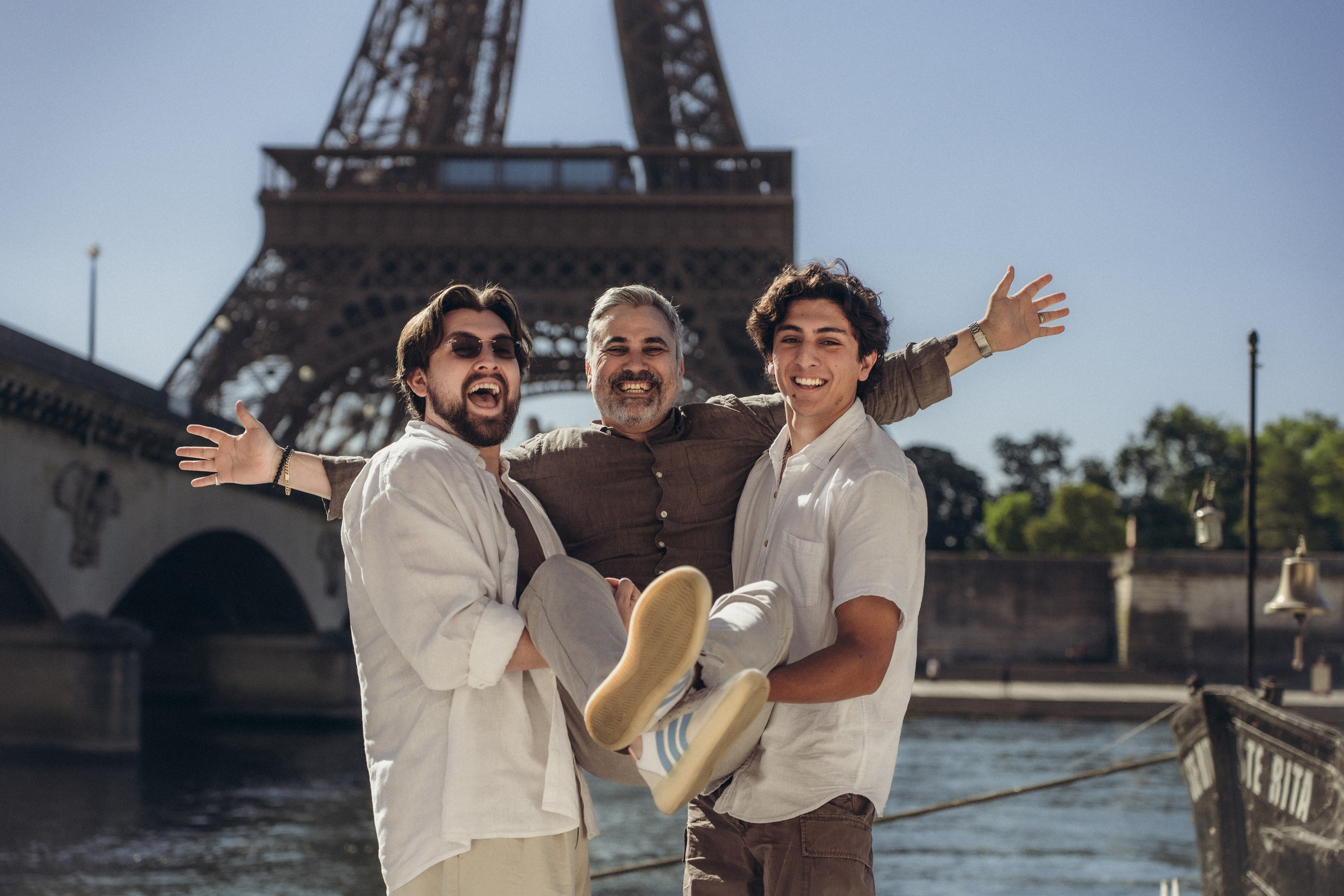 Tous réunis. Photographe à Paris — portraits et mariages | Olia Sheb
